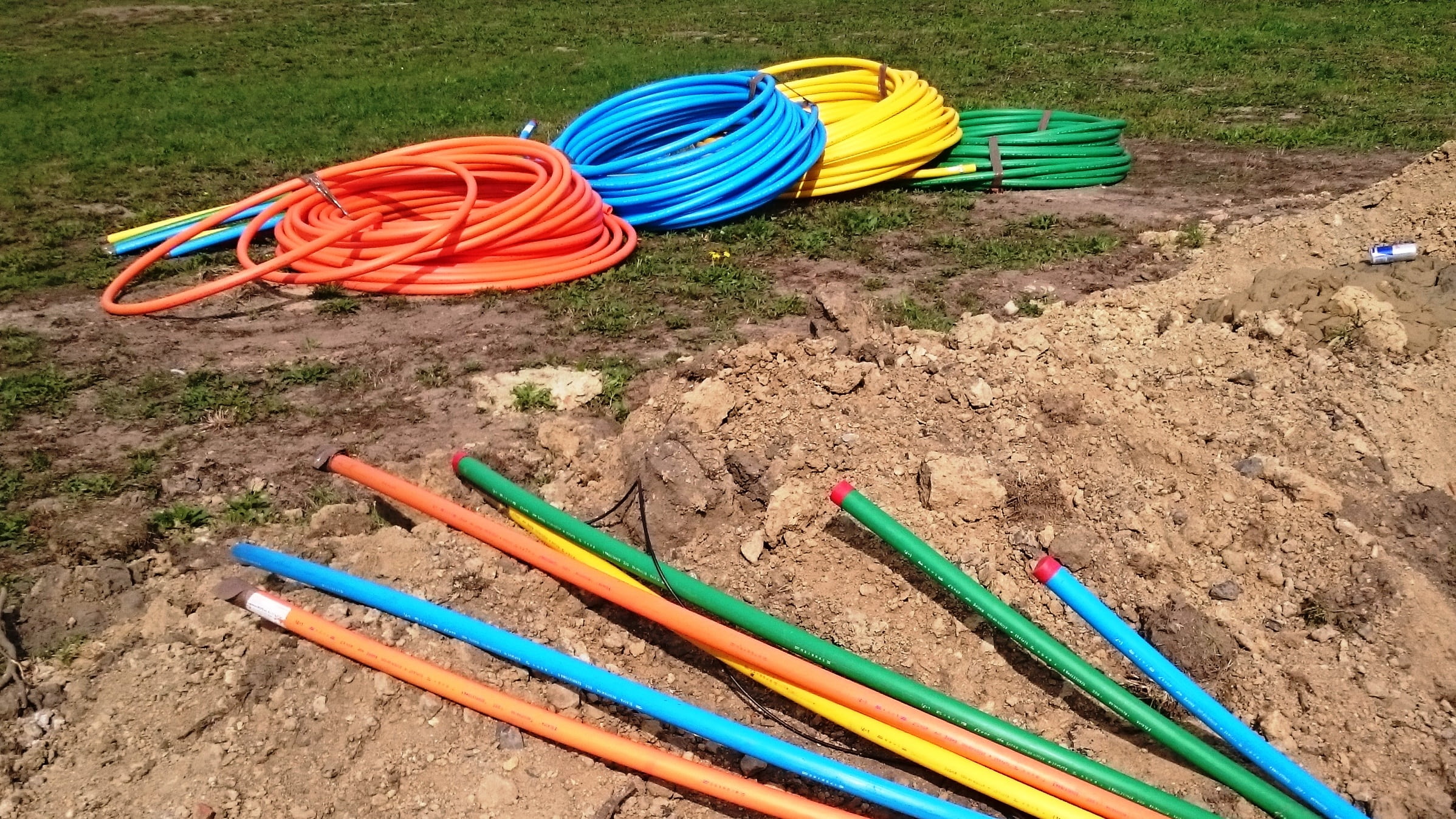 repair, colorful, relaxation, work, group of objects, dig, 1080P, plastic, grass, the wire, tube, multi colored, media, bury, high angle view, builder, HD Wallpaper