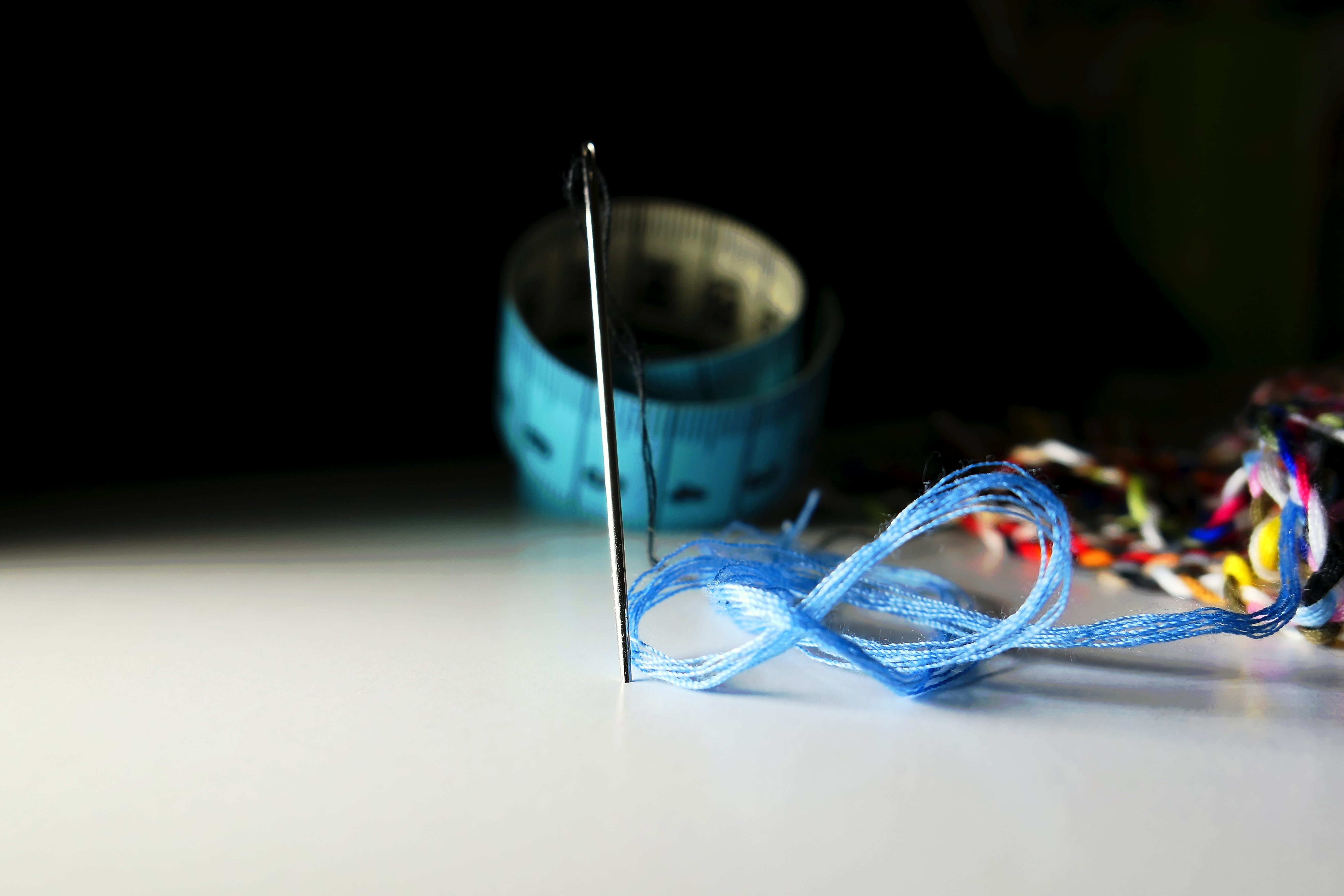 table, cable, needle, indoors, bobbin, copy space, studio shot, sewing kits, focus on foreground, eyeglasses, technology, sew, handarbeiten, sphere, role, HD Wallpaper