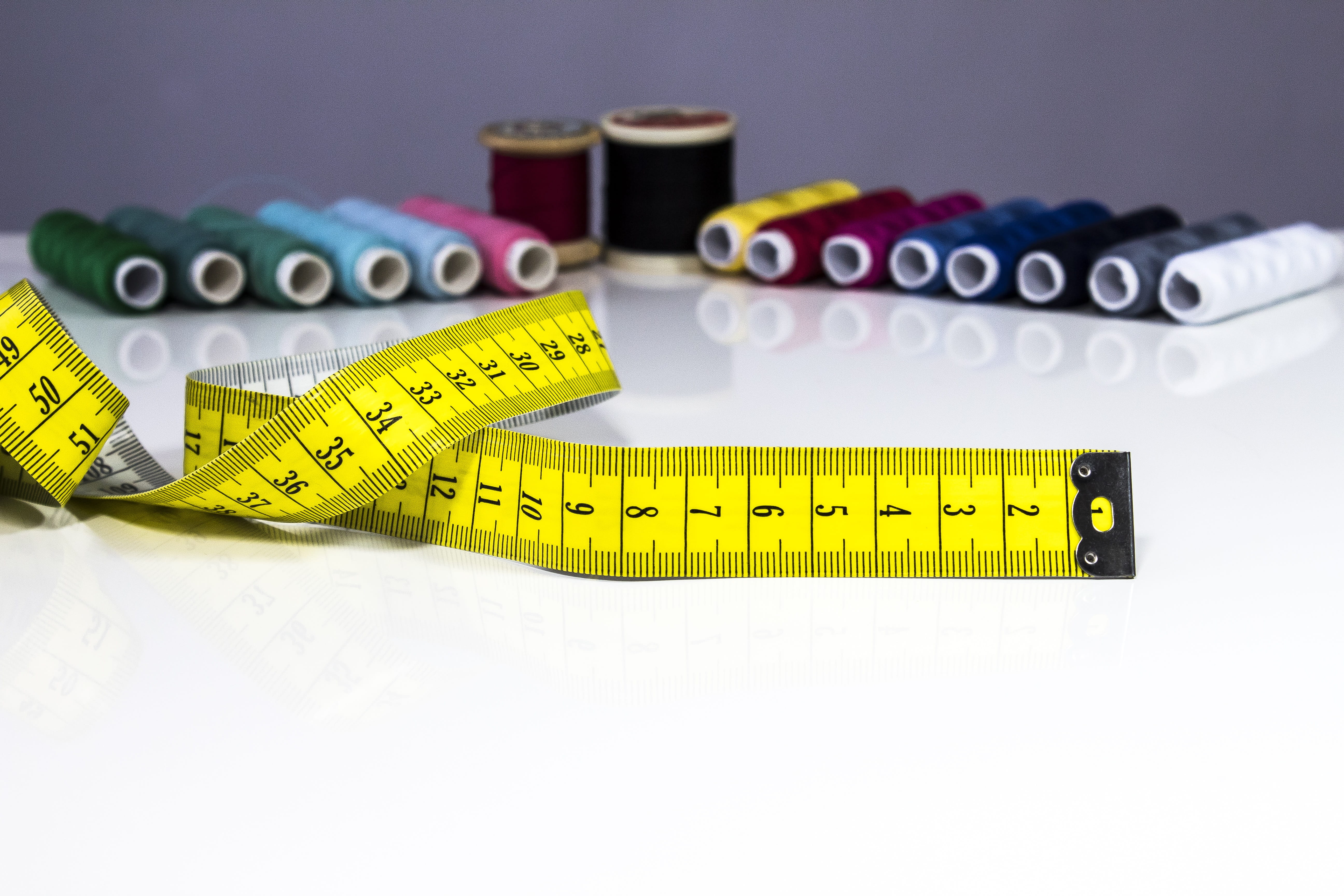 5K, studio shot, western script, education, close-up, measure, handarbeiten, white background, hand labor, dieting, plastic, equipment, nähutensilien, HD Wallpaper