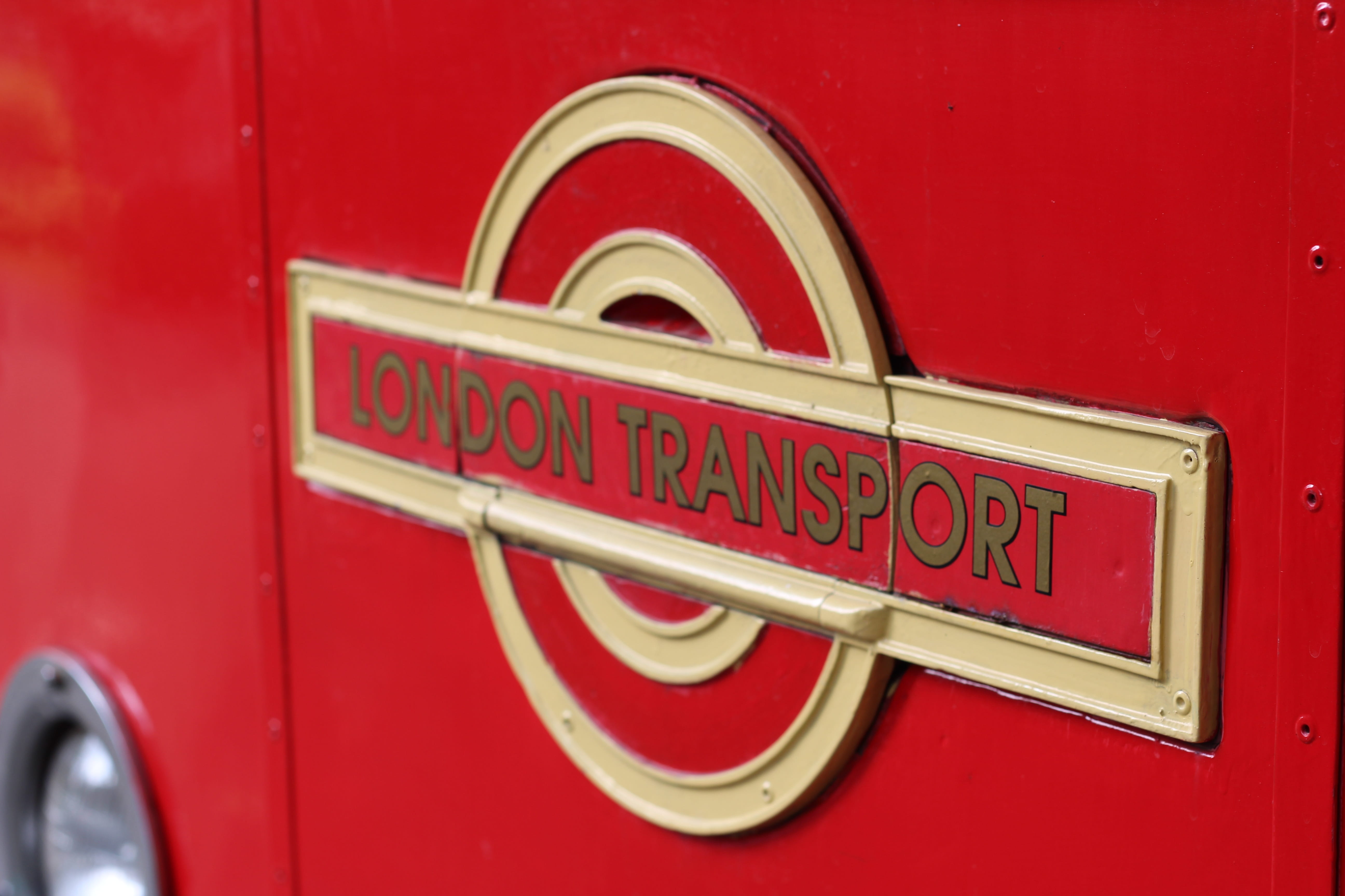 britain, sign, no people, 5K, mode of transportation, kingdom, london bus, western script, traffic, day, english, close up, uk, travel, transportation, HD Wallpaper