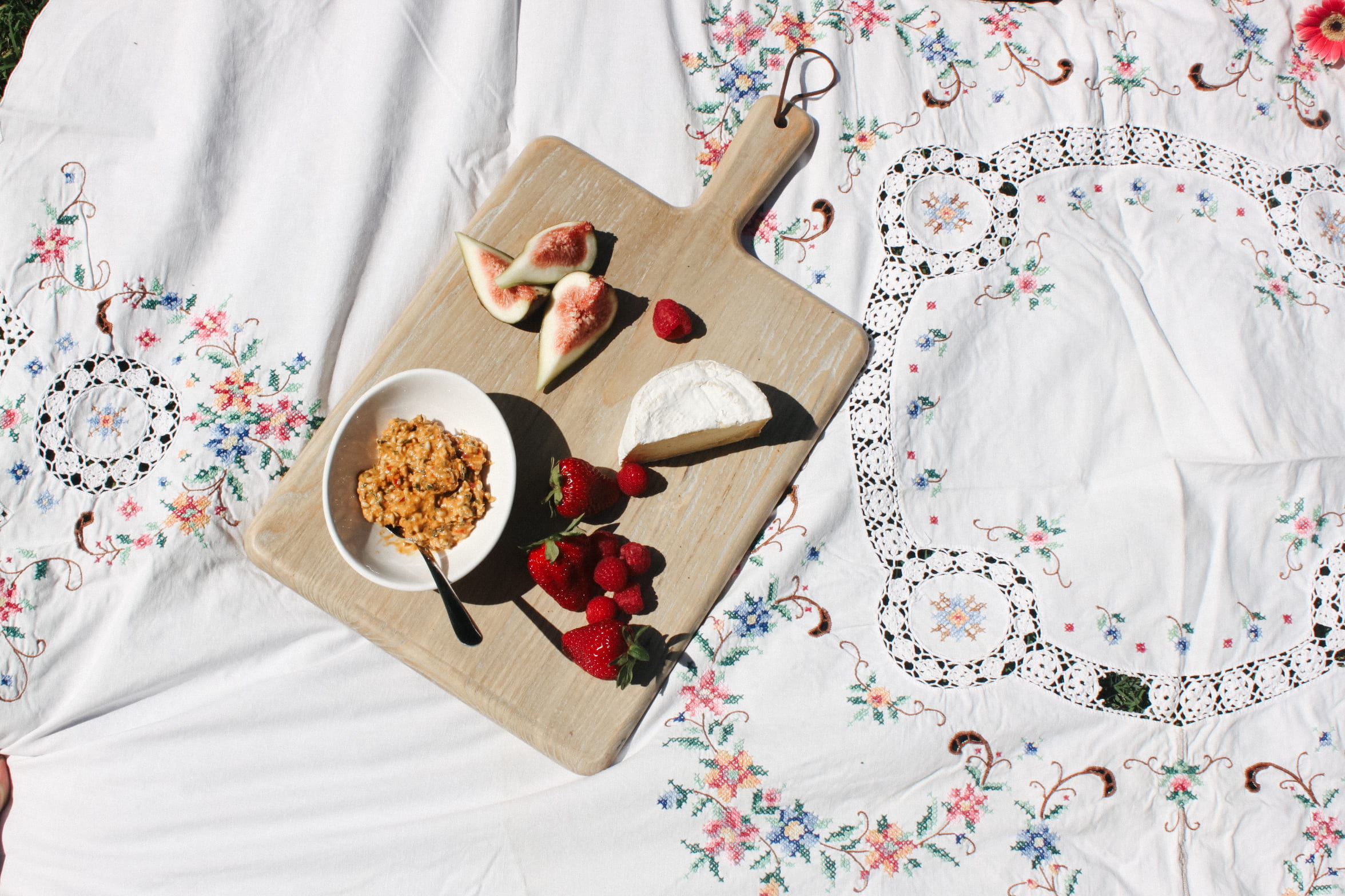fruits, meal, messy, freshness, food, 1080P, wooden, bed, furniture, high angle view, people, lunch, floral pattern, strawberries, slice, breakfast, lifestyles, HD Wallpaper