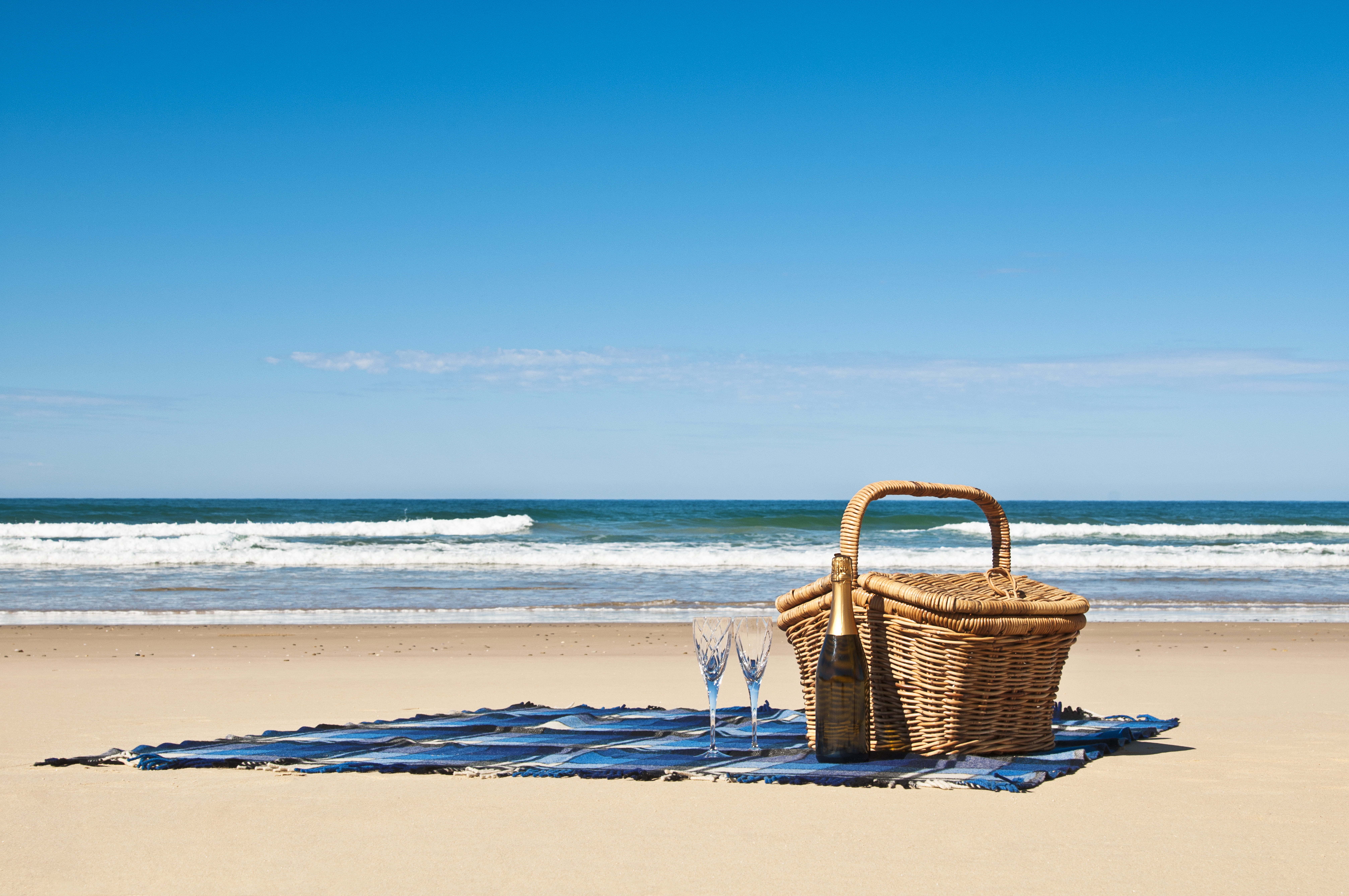 scenics - nature, horizon over water, two, day, picnic, nature, tranquil scene, blanket, basket, wicker, bottle, glasses, coast, brown, blue, water, idyllic, HD Wallpaper