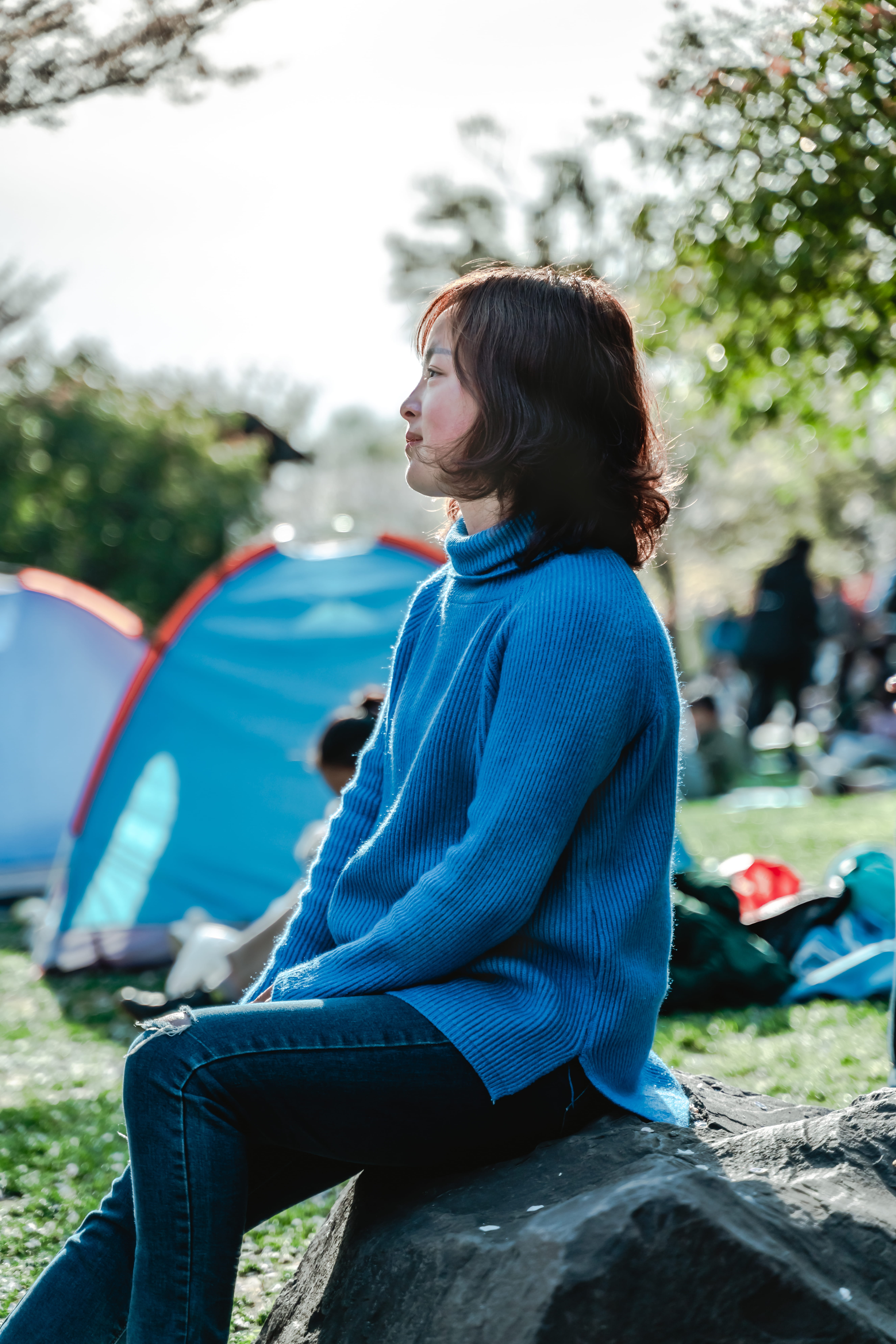 leisure activity, sweater, person, food, meal, contemplation, camping, leisure activities, young adult, outdoors, real people, woman, long sleeve, nature, Phone HD Wallpaper