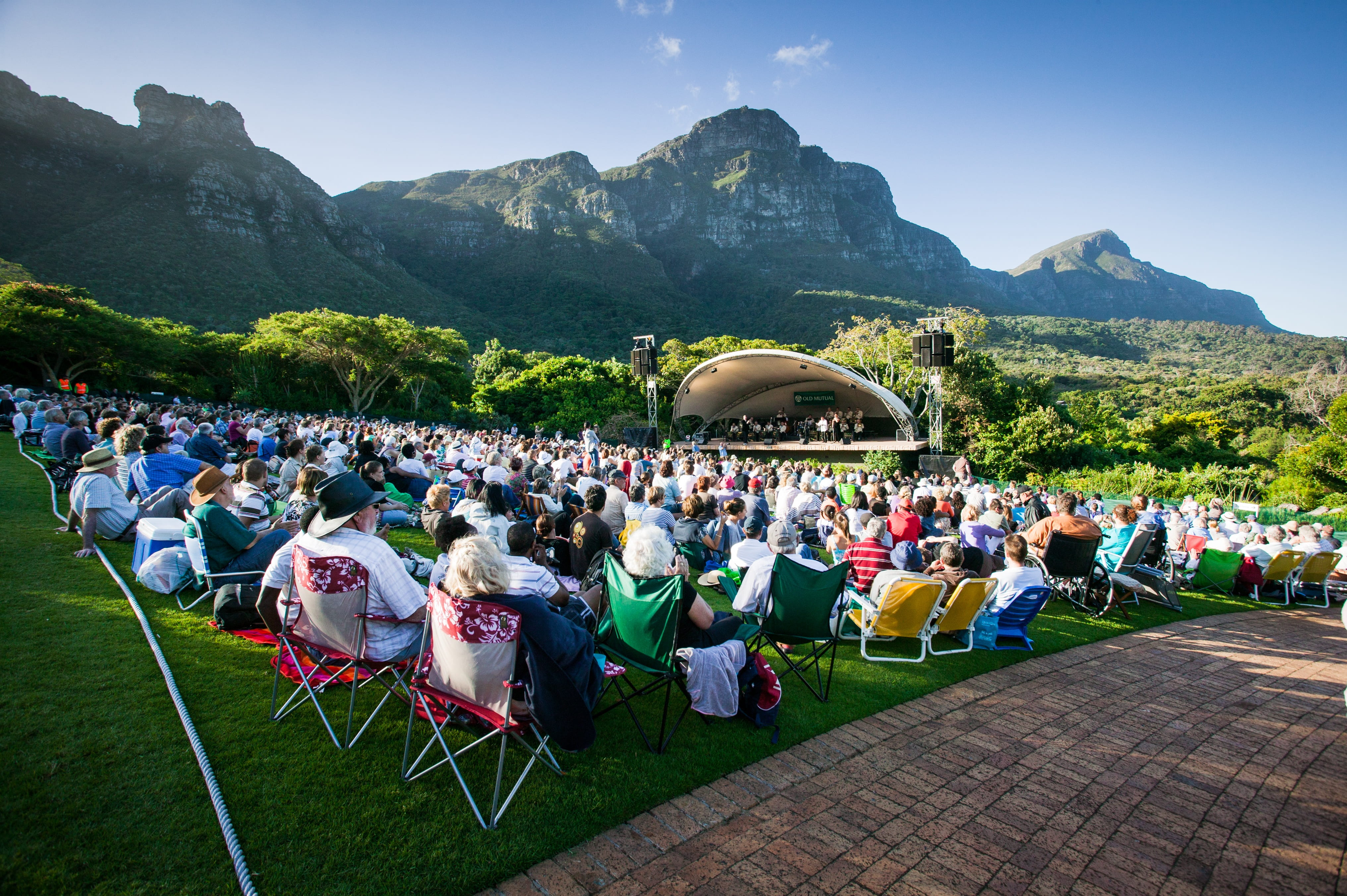 seat, entertainment, group of people, outdoor, blue, nature, leisure activity, 4K, chair, sitting, big band, mountain, person, crowd, south africa, blankets, HD Wallpaper
