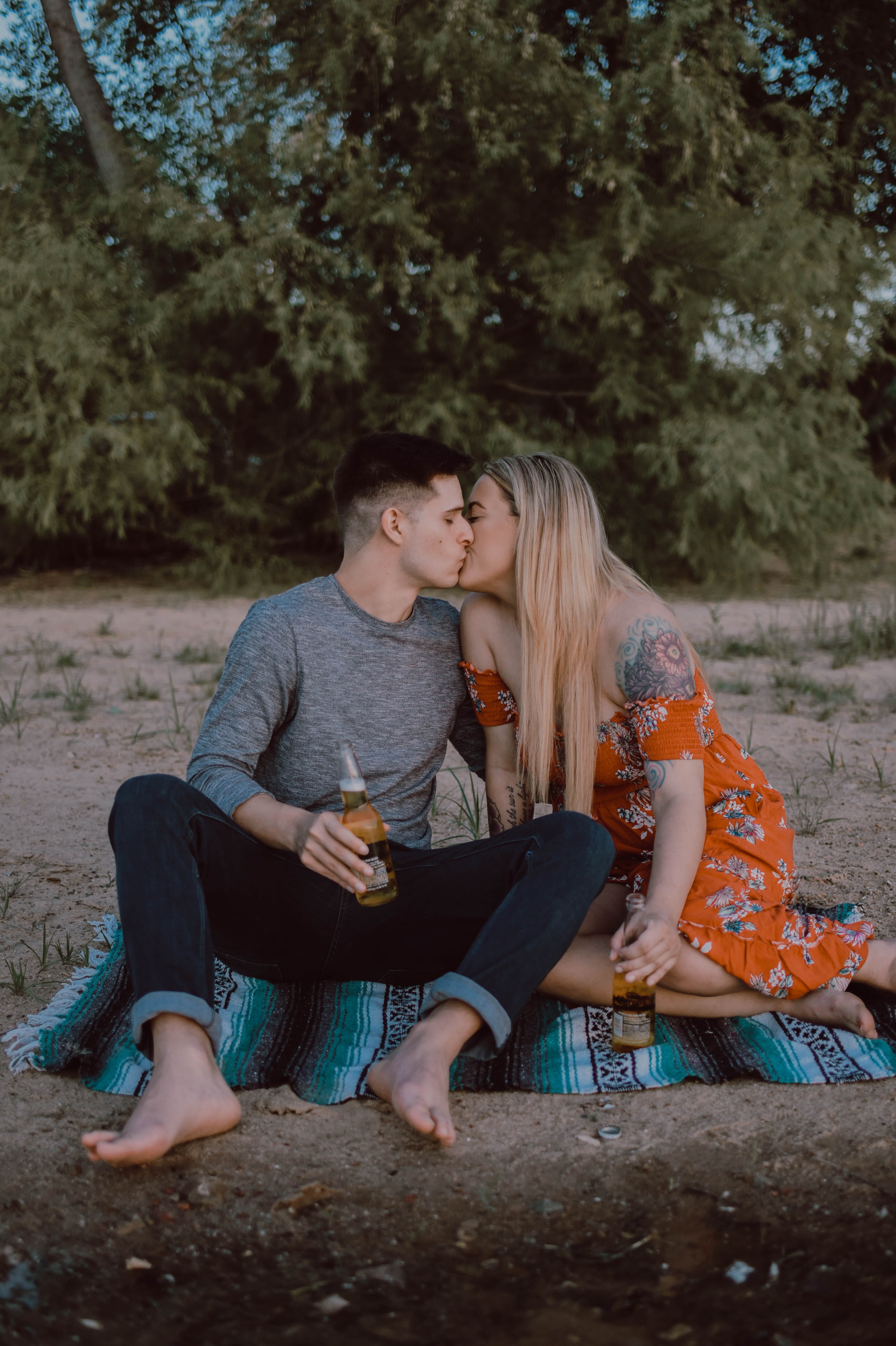 love, picnic, cheerful, young Men, park - Man Made Space, tree, together, wedding, sitting, ground, heterosexual Couple, smiling, summer, females, vacations, Phone HD Wallpaper