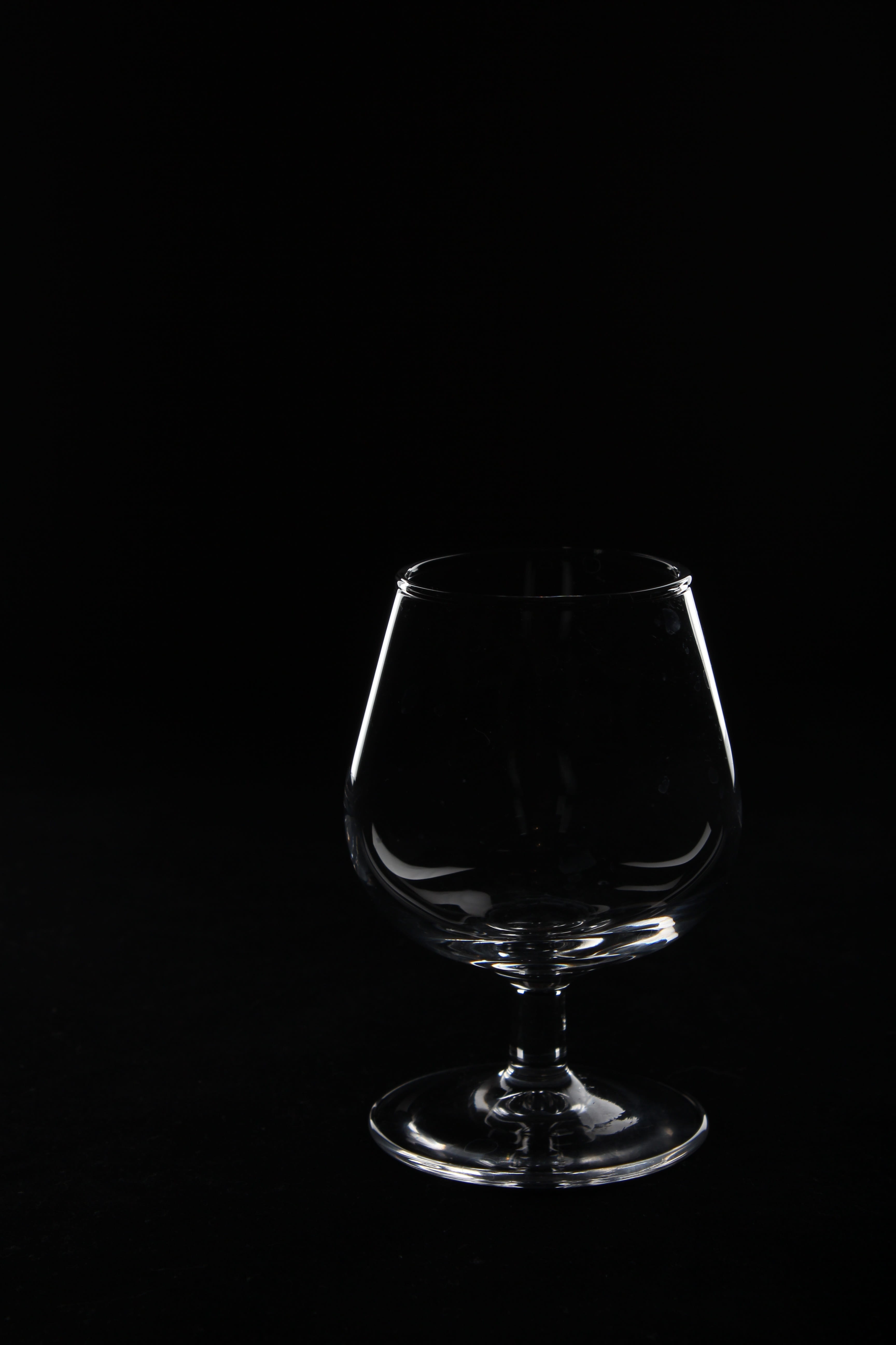 5K, indoors, transparent, purity, glass, single object, black background, food and drink, drink, no people, studio shot, household equipment, dark, darkness, Phone HD Wallpaper