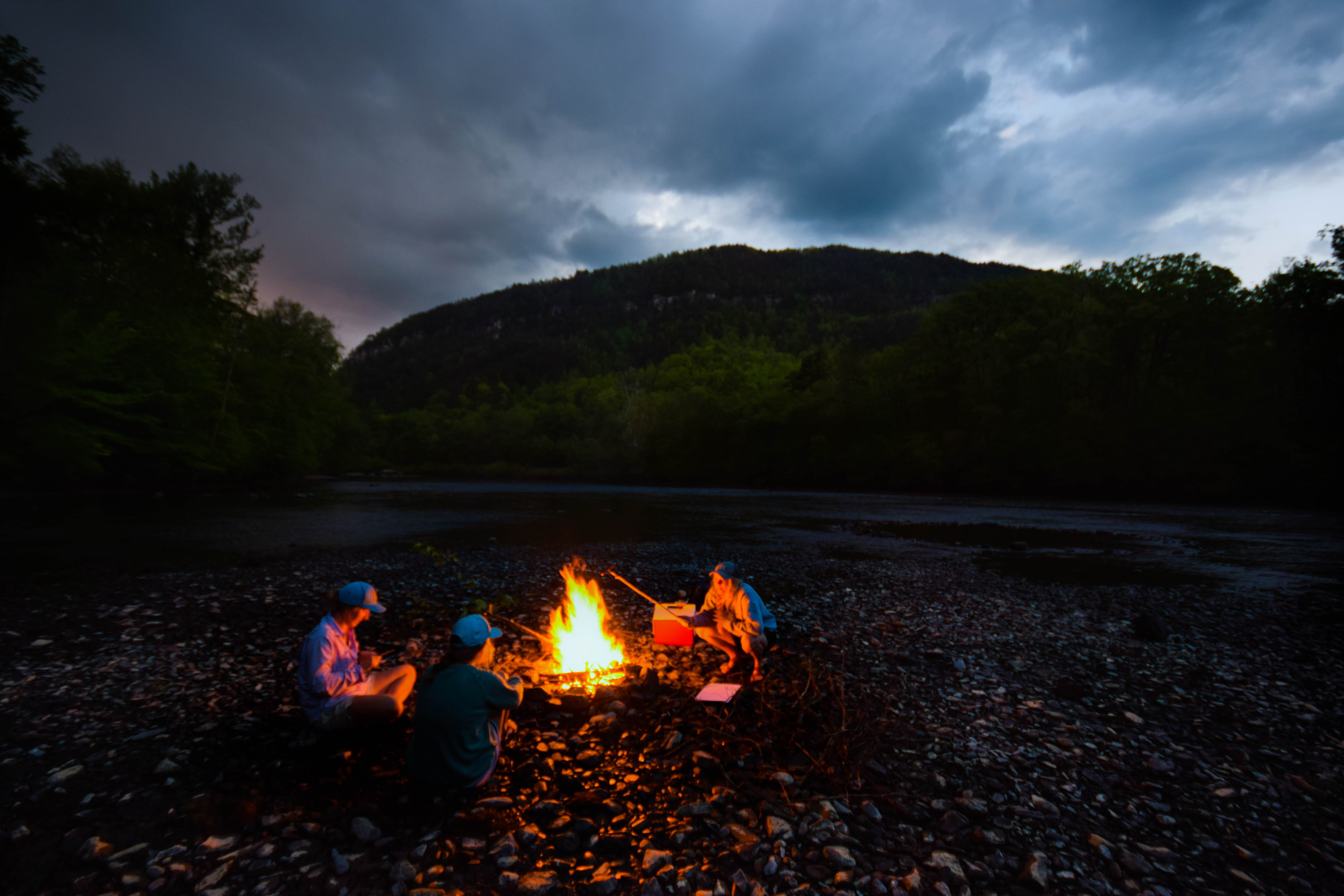 camping, united states, friends, bonfire, fire - natural phenomenon, mountains, fire, leisure activity, sky, tree, campfire, summer, beach, togetherness, HD Wallpaper