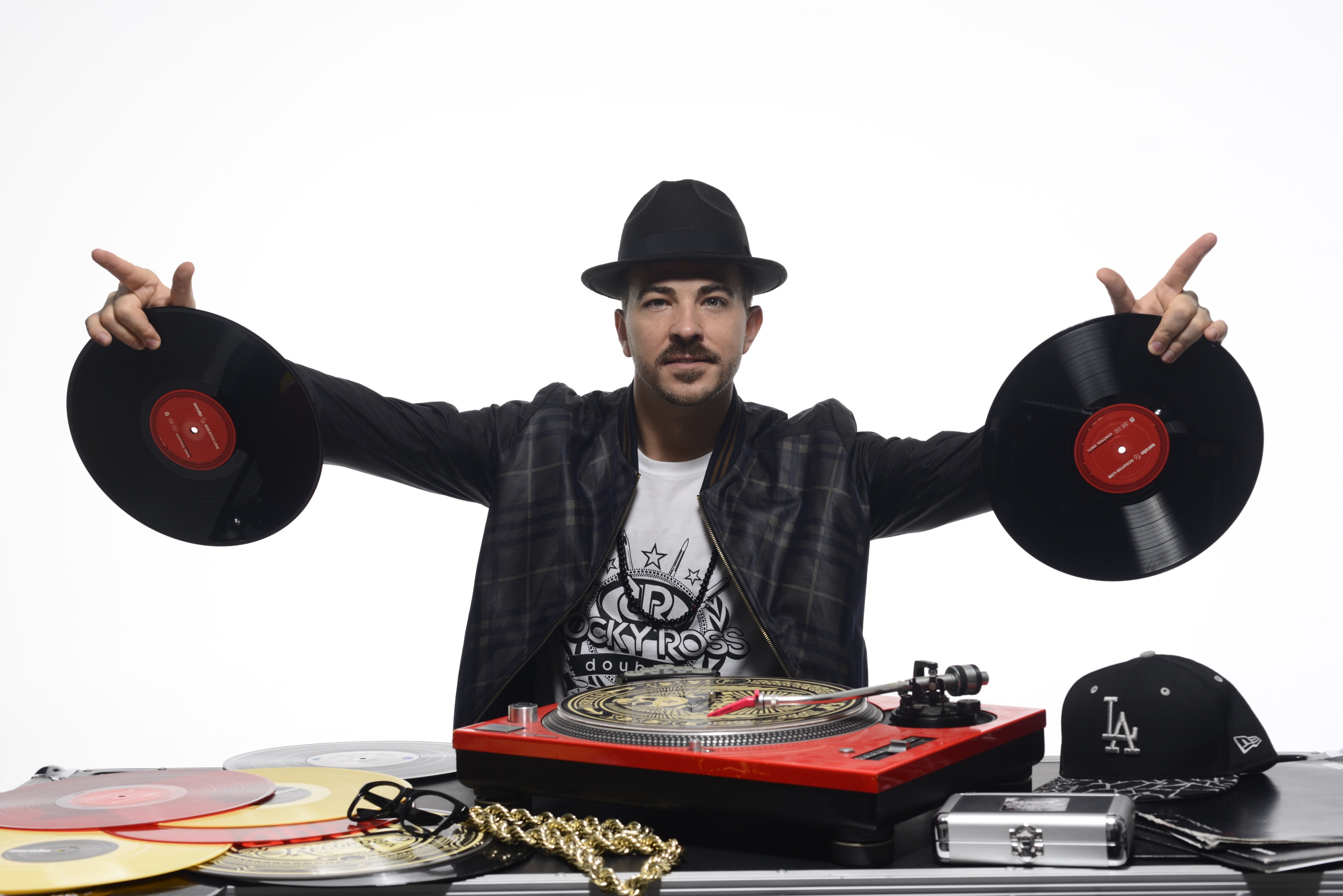 music, technology, indoors, records, dj, studio shot, scratch, looking at camera, hands, white background, people, waist up, young man, turntable, man, HD Wallpaper