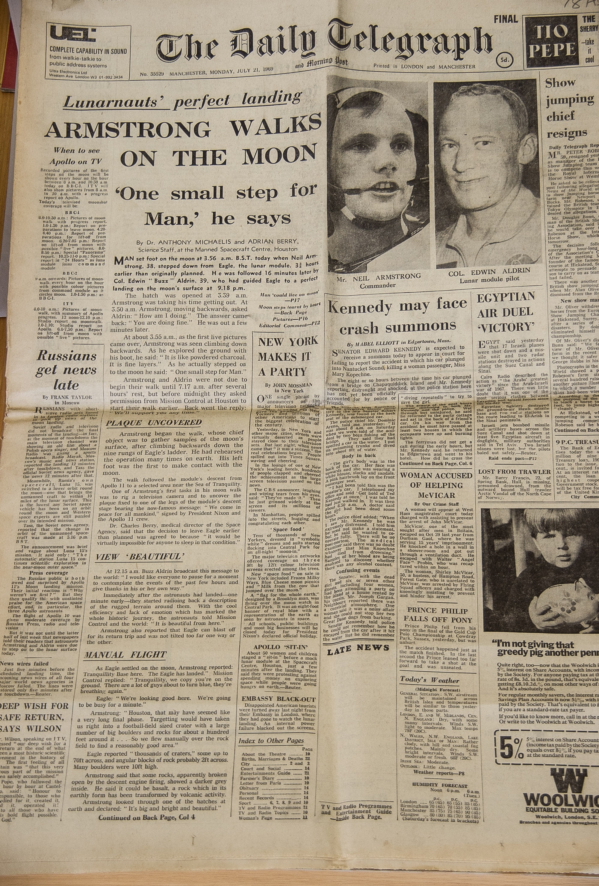 historic, communication, history, first, paper, 1969, publication, non-western script, front, western script, aldrin, backgrounds, moon, british, indoors, Phone HD Wallpaper
