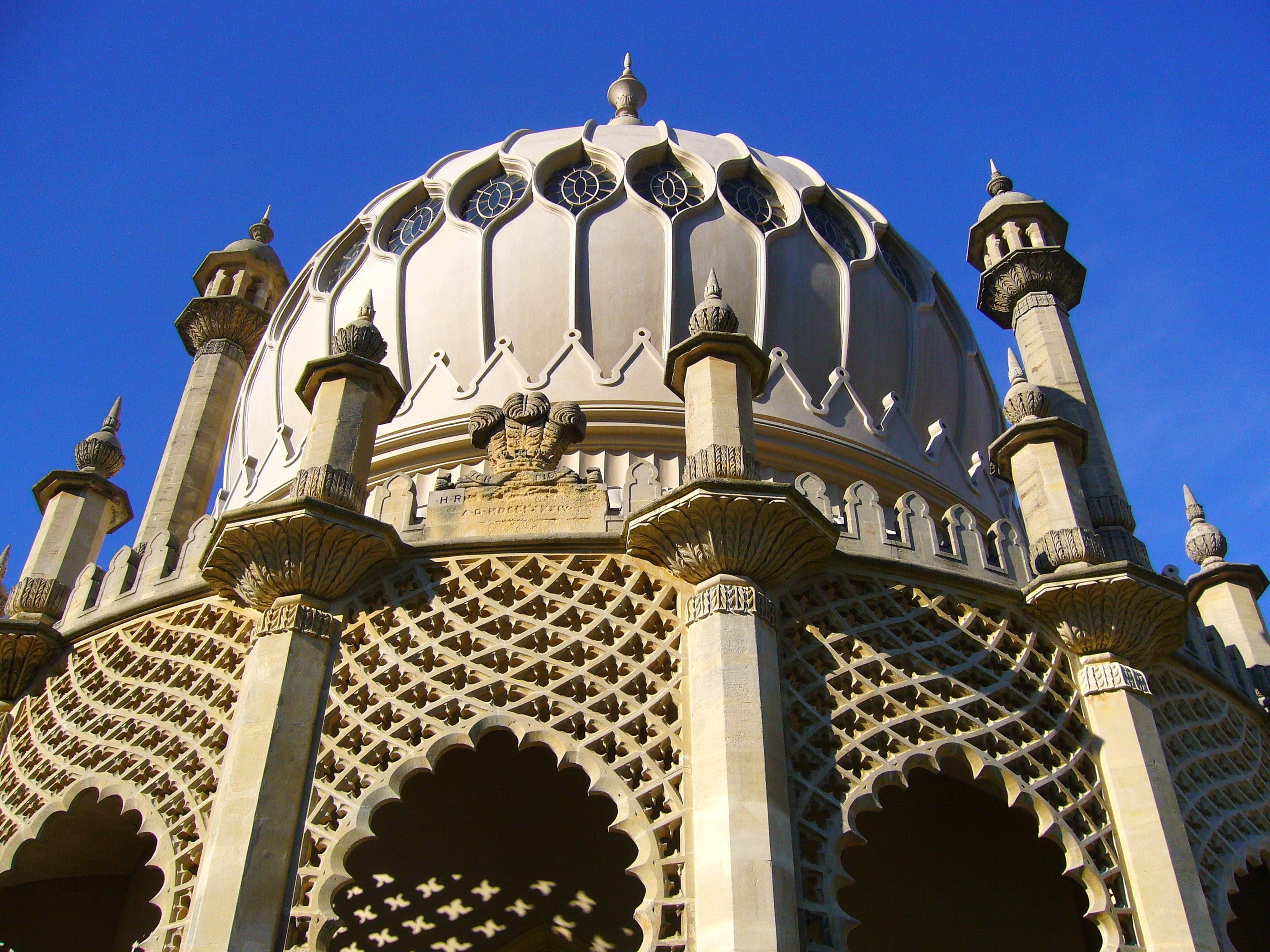 place of worship, sky, blue, building exterior, no people, palace, city, heraldic badge, historical, religion, travel, brighton, architectural column, built structure, HD Wallpaper