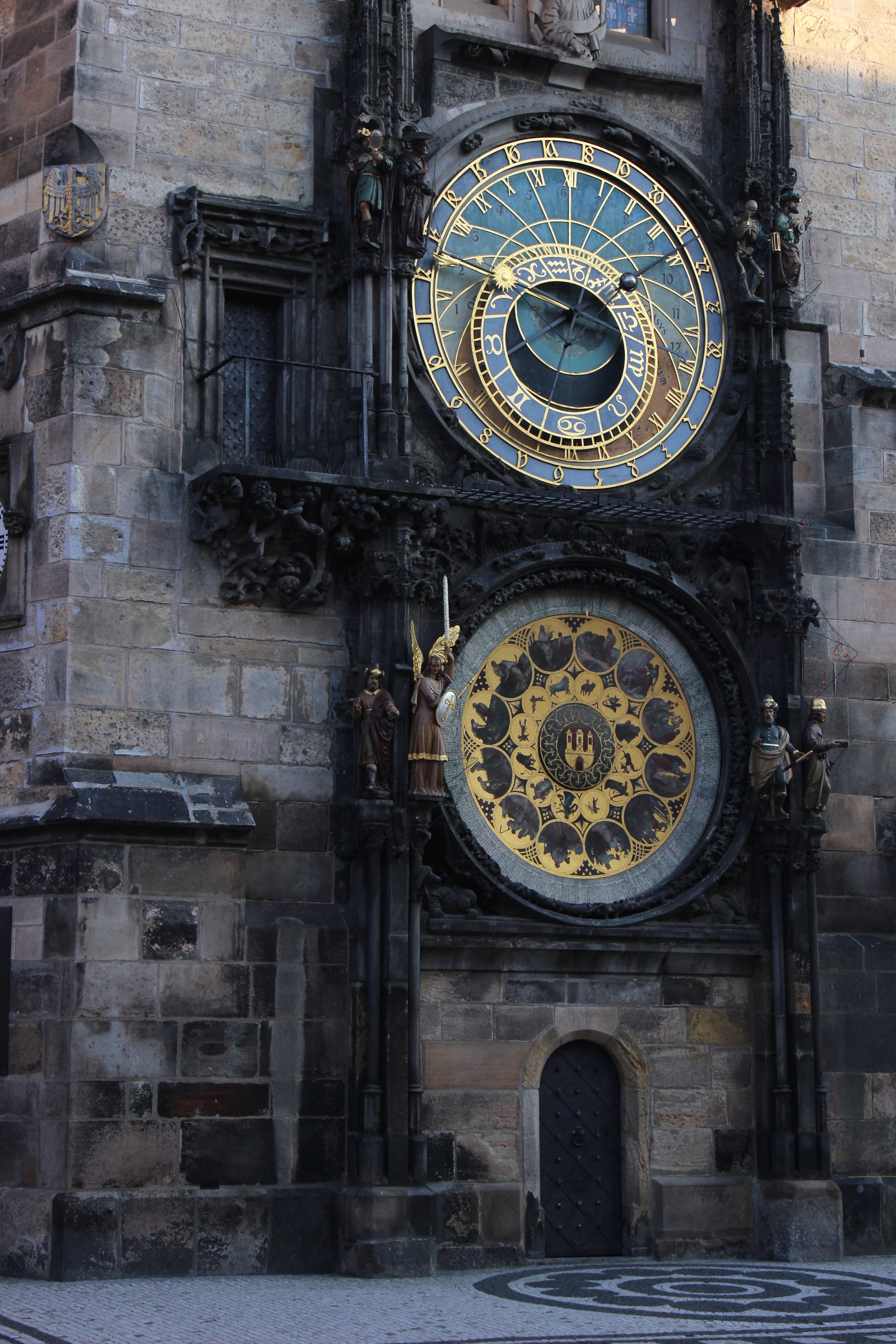 built structure, ornate, Astronomical Clock, tourism, building, old town hall, travel destinations, tower, old, building exterior, the past, travel, day, Phone HD Wallpaper
