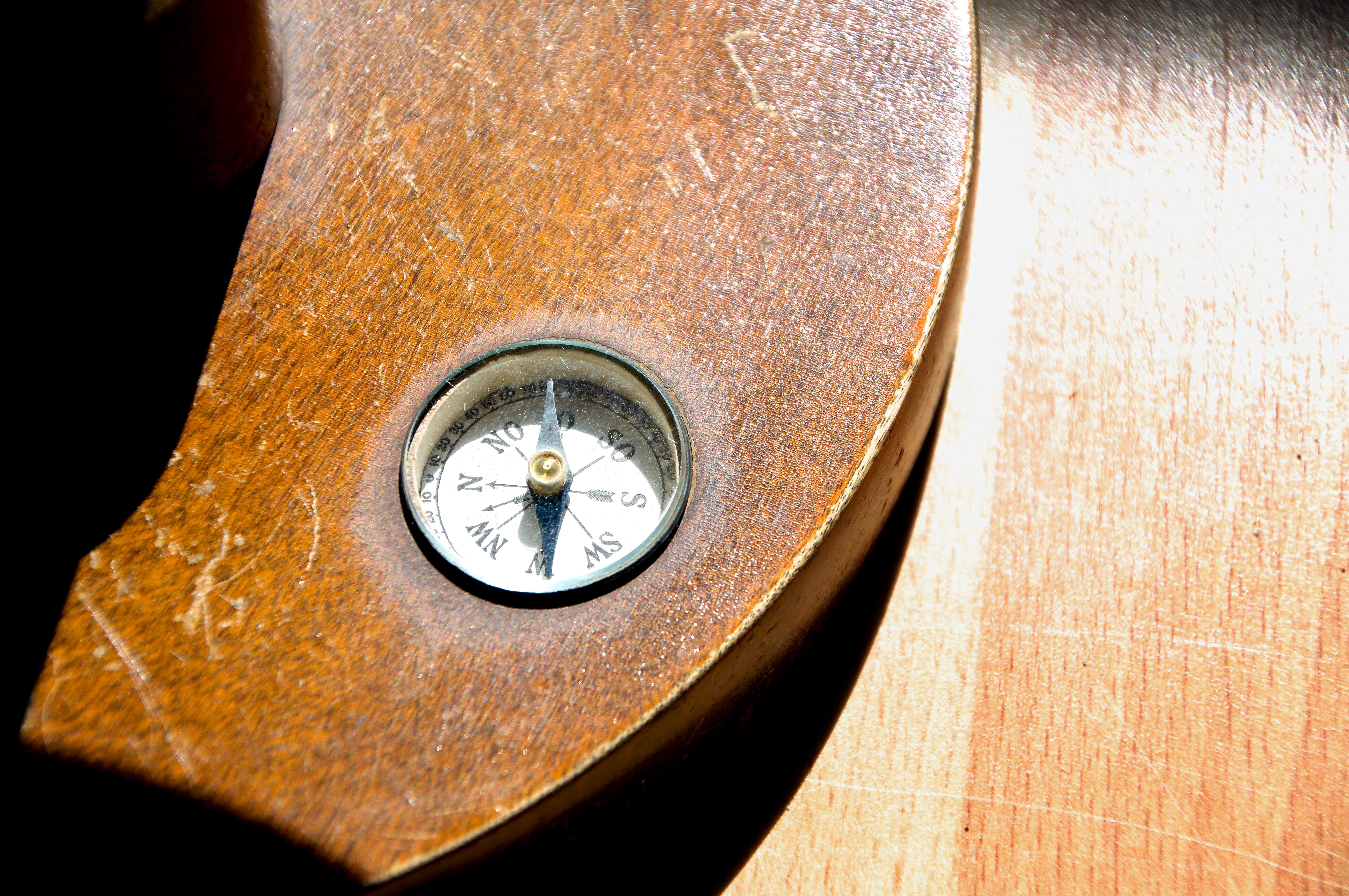 globe, personal accessory, Compass, antiques, rustic, magnetic needle, no people, instrument of time, outdoors, circle, luxury, historically, indoors, selective focus, HD Wallpaper
