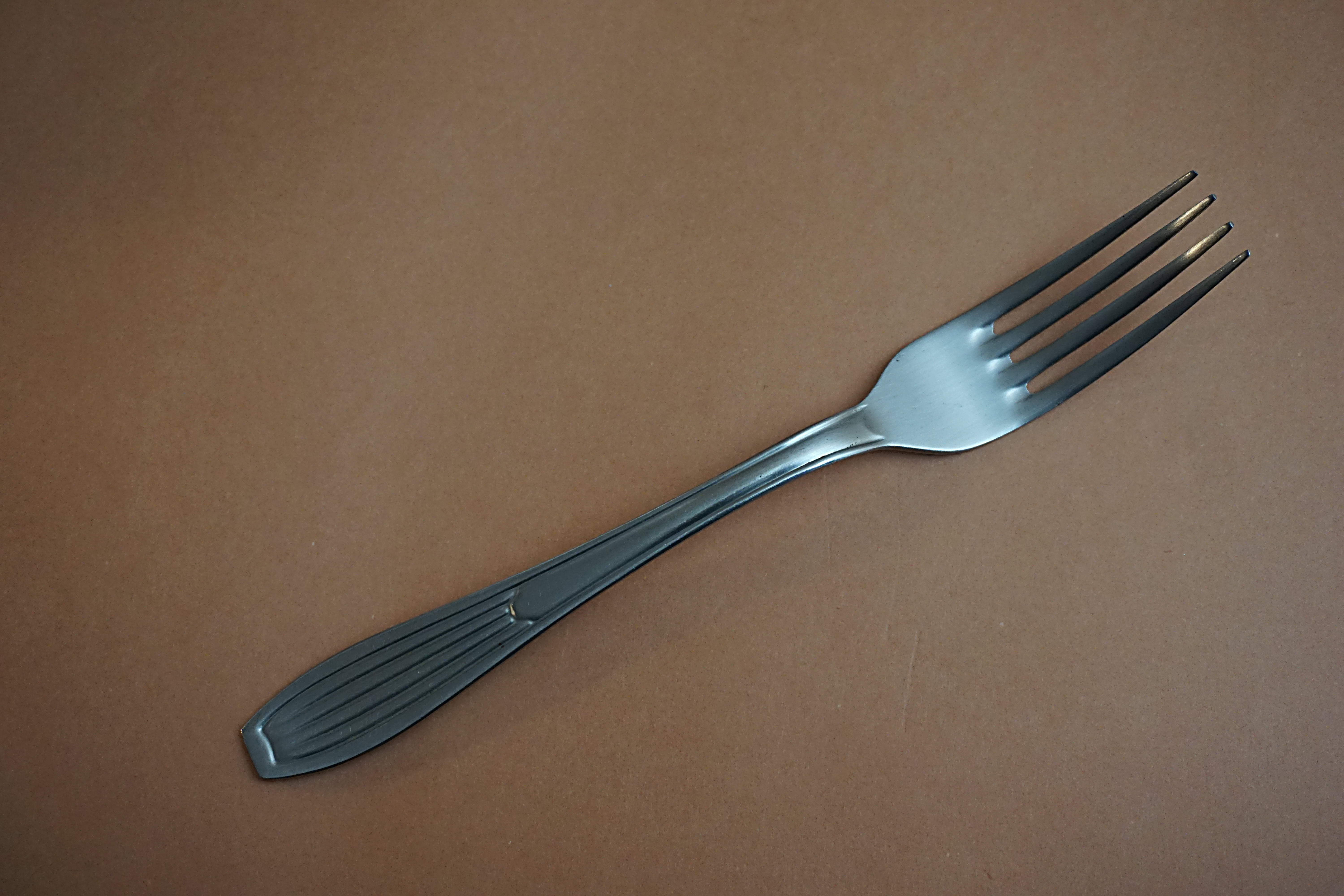 silver colored, alloy, silver - metal, solid, table knife, indoors, stainless, utensil, household equipment, eating utensil, surface, dining, table, crockery, HD Wallpaper