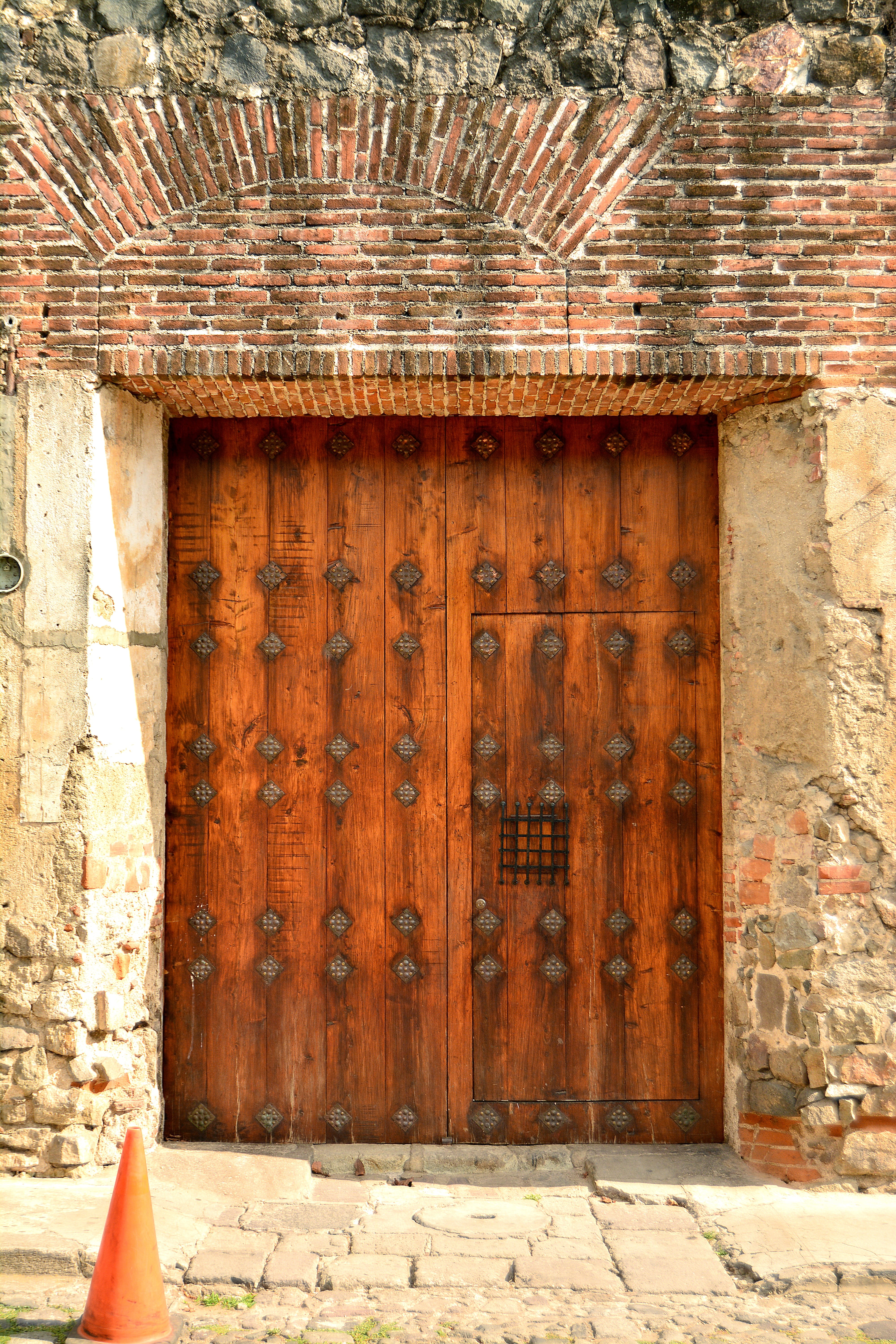 outdoors, no people, safety, old wood, entrance, antigua guatemala, facade, history, security, architecture, day, built structure, wall - building feature, Phone HD Wallpaper