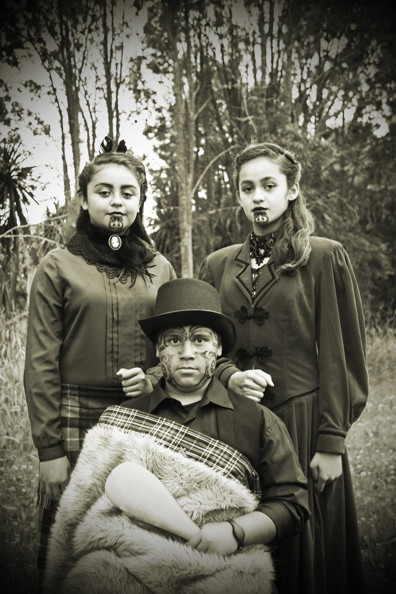 three quarter length, females, people, face painting, beautiful woman, looking at camera, young adult, polynesian, tradition, heritage, young men, 1080P, Phone HD Wallpaper