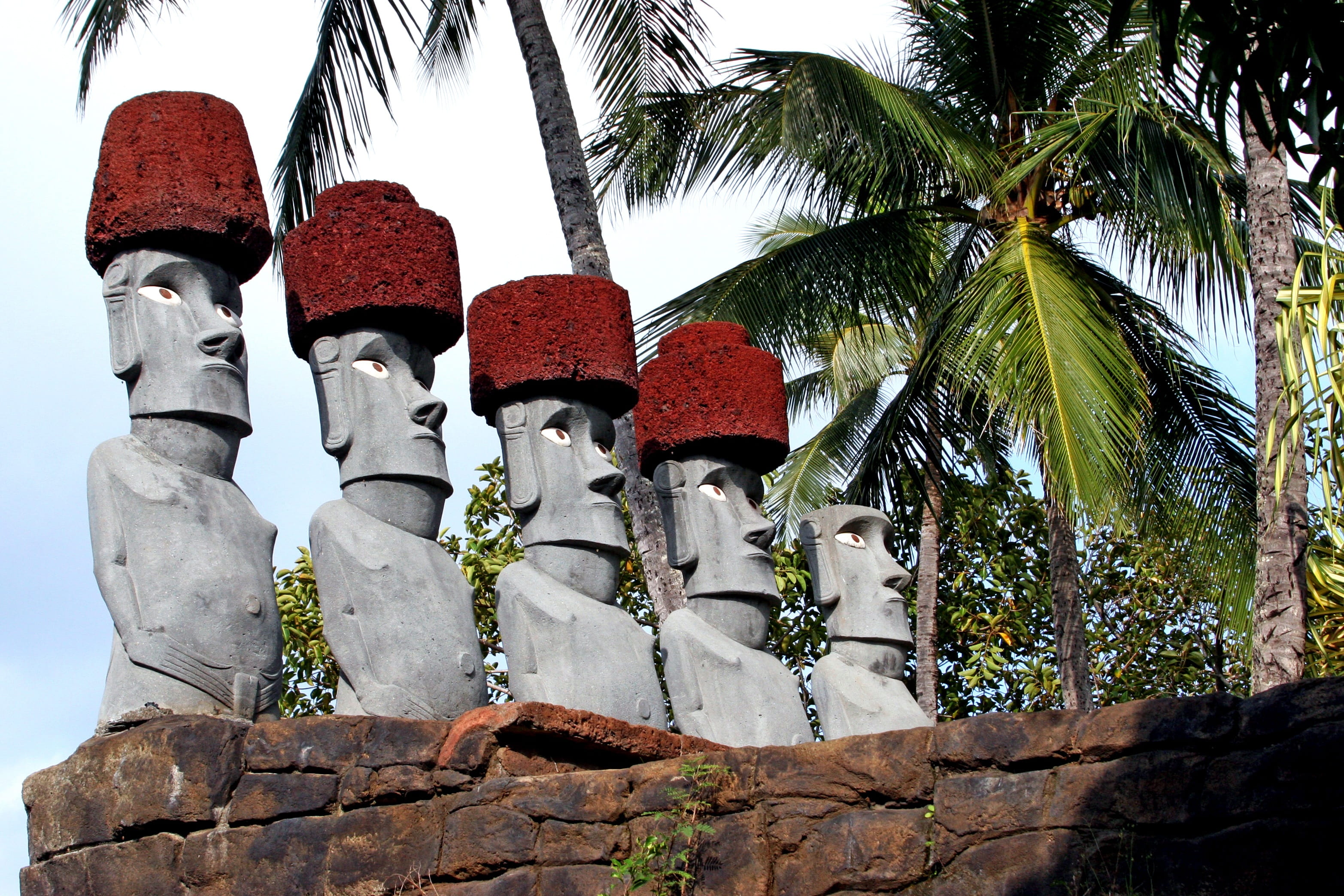 Hawaii, religion, art and craft, nature, human representation, sky, outdoors, low angle view, sculpture, hat, tropical climate, representation, male likeness, HD Wallpaper