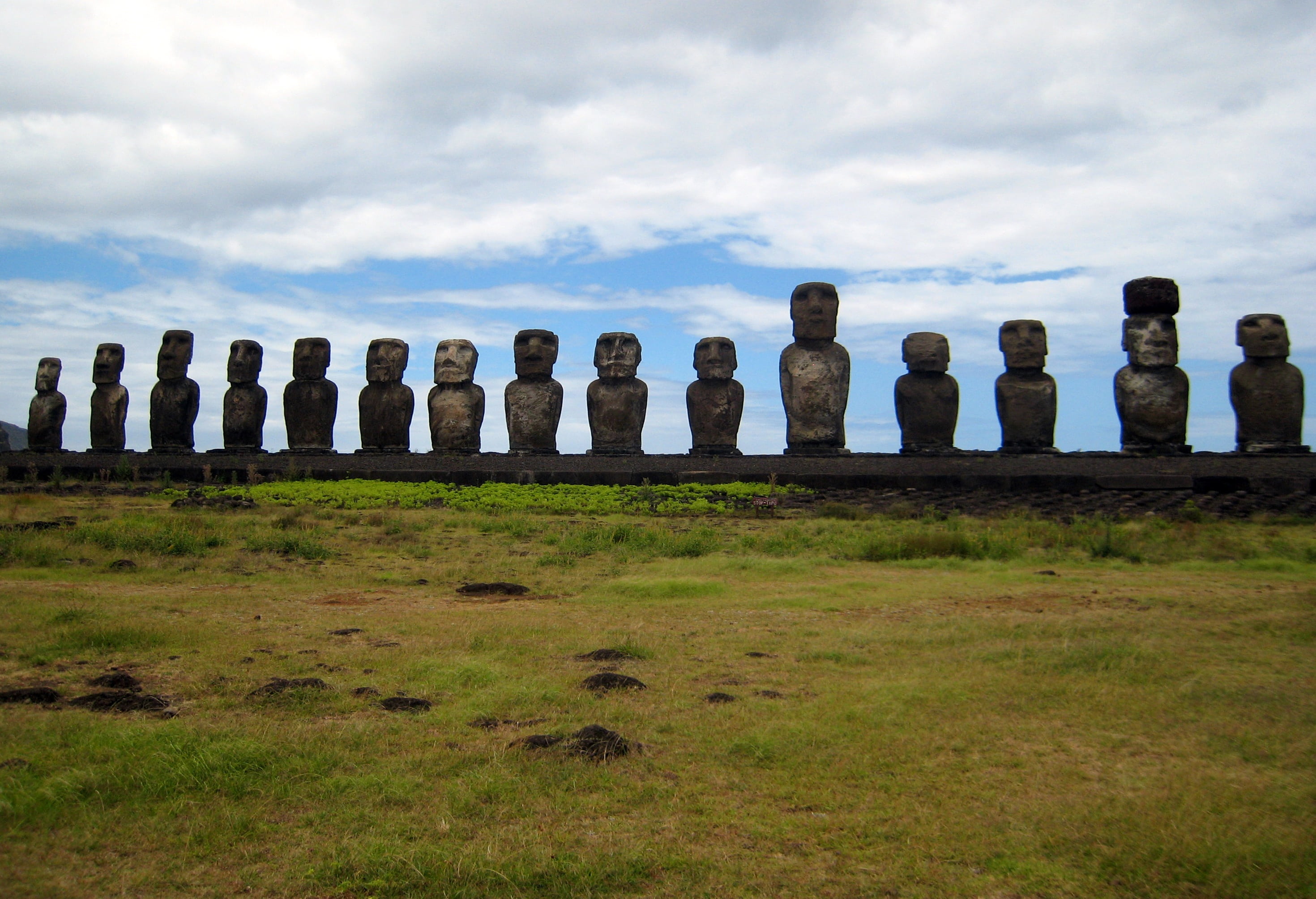travel, day, easter island, stone figures, sadness, 2K, history, in a row, memorial, sky, nature, ancient civilization, architecture, land, ahu tongariki, HD Wallpaper