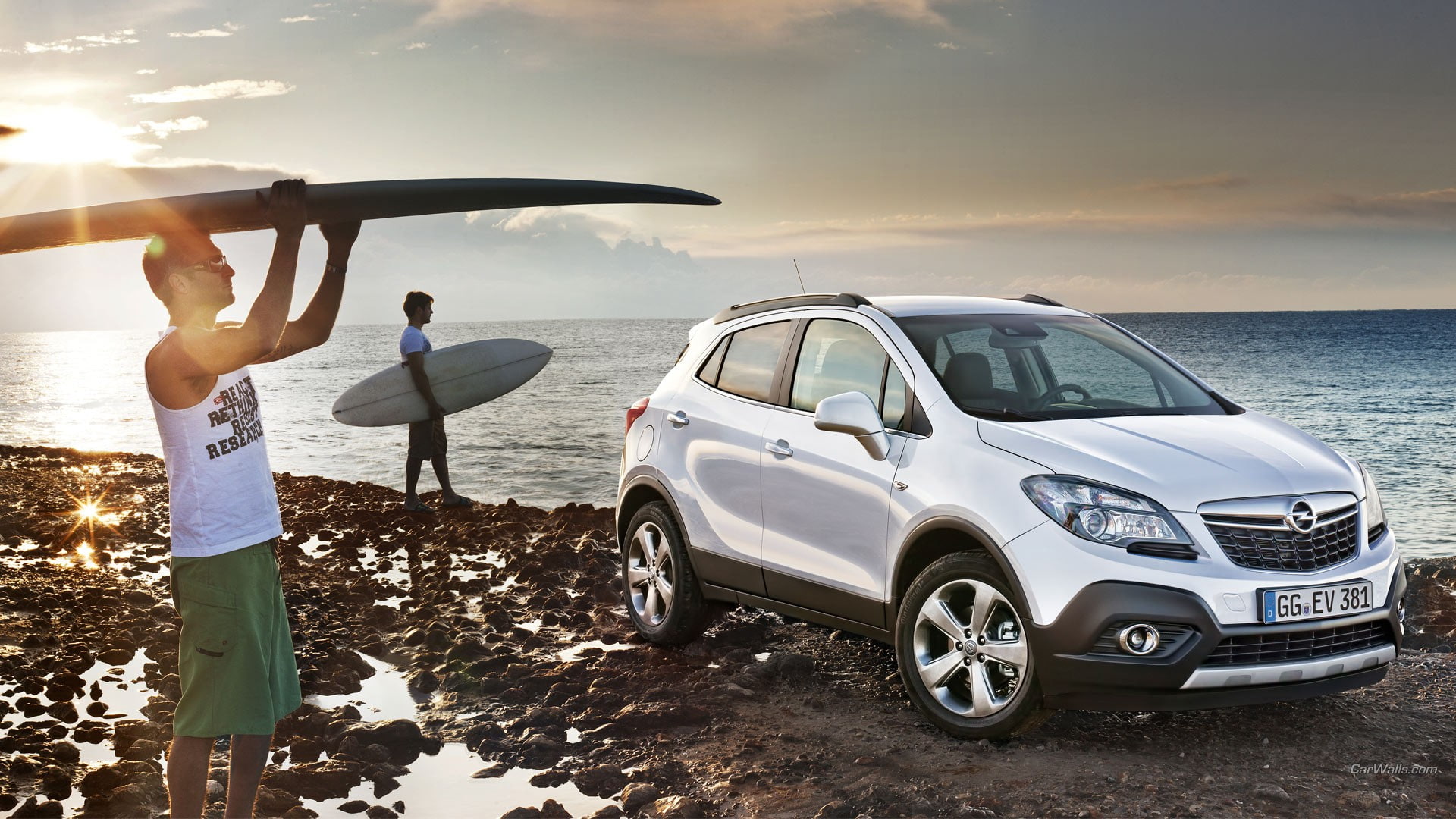 land, sea, standing, Opel, men, sky, surfboards, vehicle, leisure activity, mode of transportation, horizon over water, transportation, nature, real people, HD Wallpaper