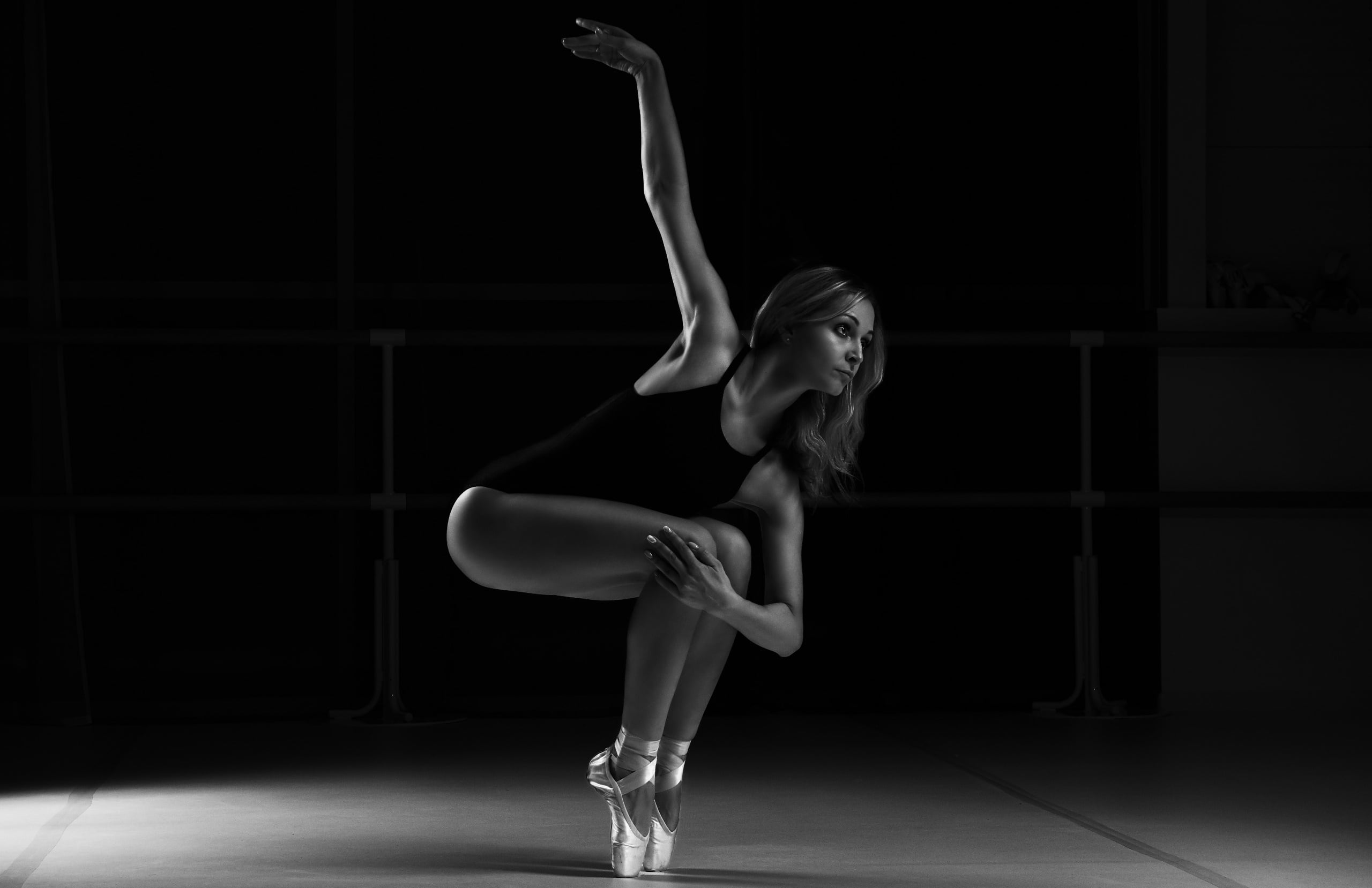 tiptoe, women, ballerina, dancer, model, 2K, monochrome, HD Wallpaper