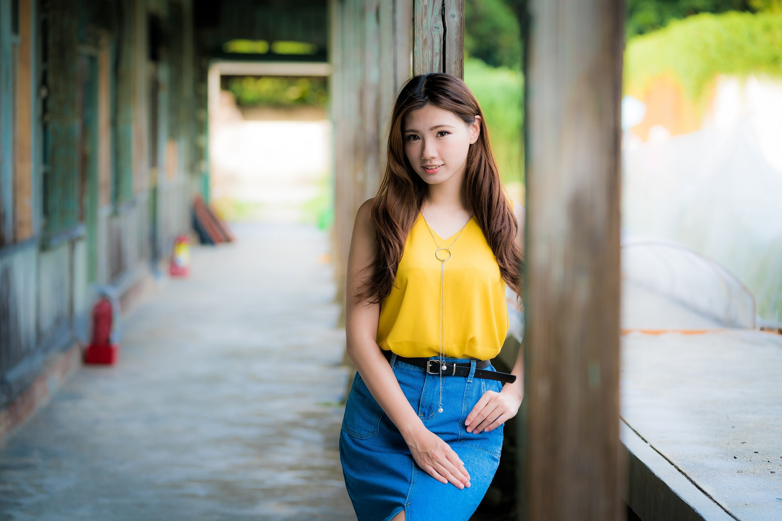 looking at camera, one person, hair, architectural column, women, brunette, adult, long hair, young adult, denim skirt, hairstyle, outdoors, beautiful woman, HD Wallpaper
