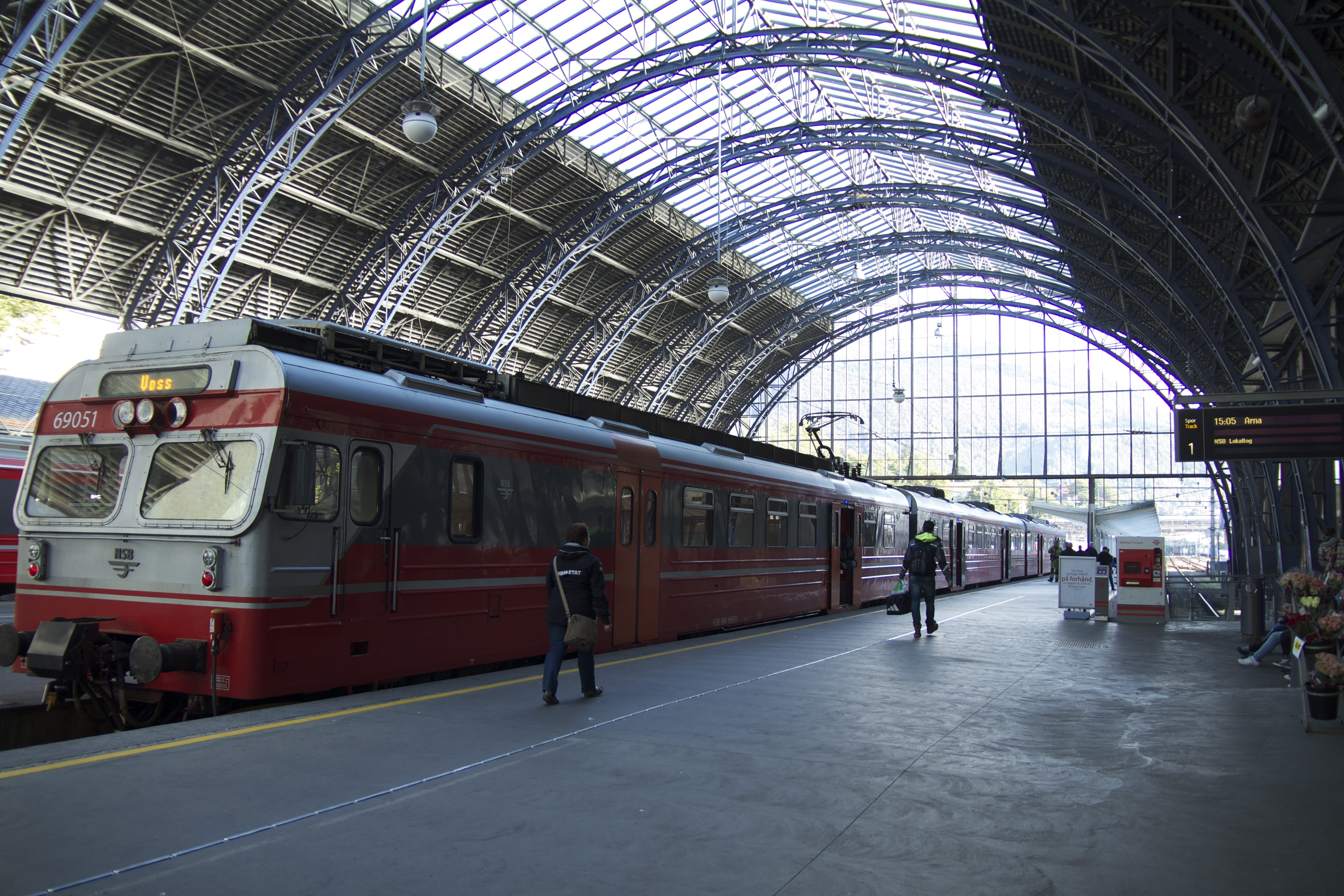 train - vehicle, transportation, land vehicle, train, architecture, built structure, travel, indoors, station, new anthology, track, incidental people, HD Wallpaper