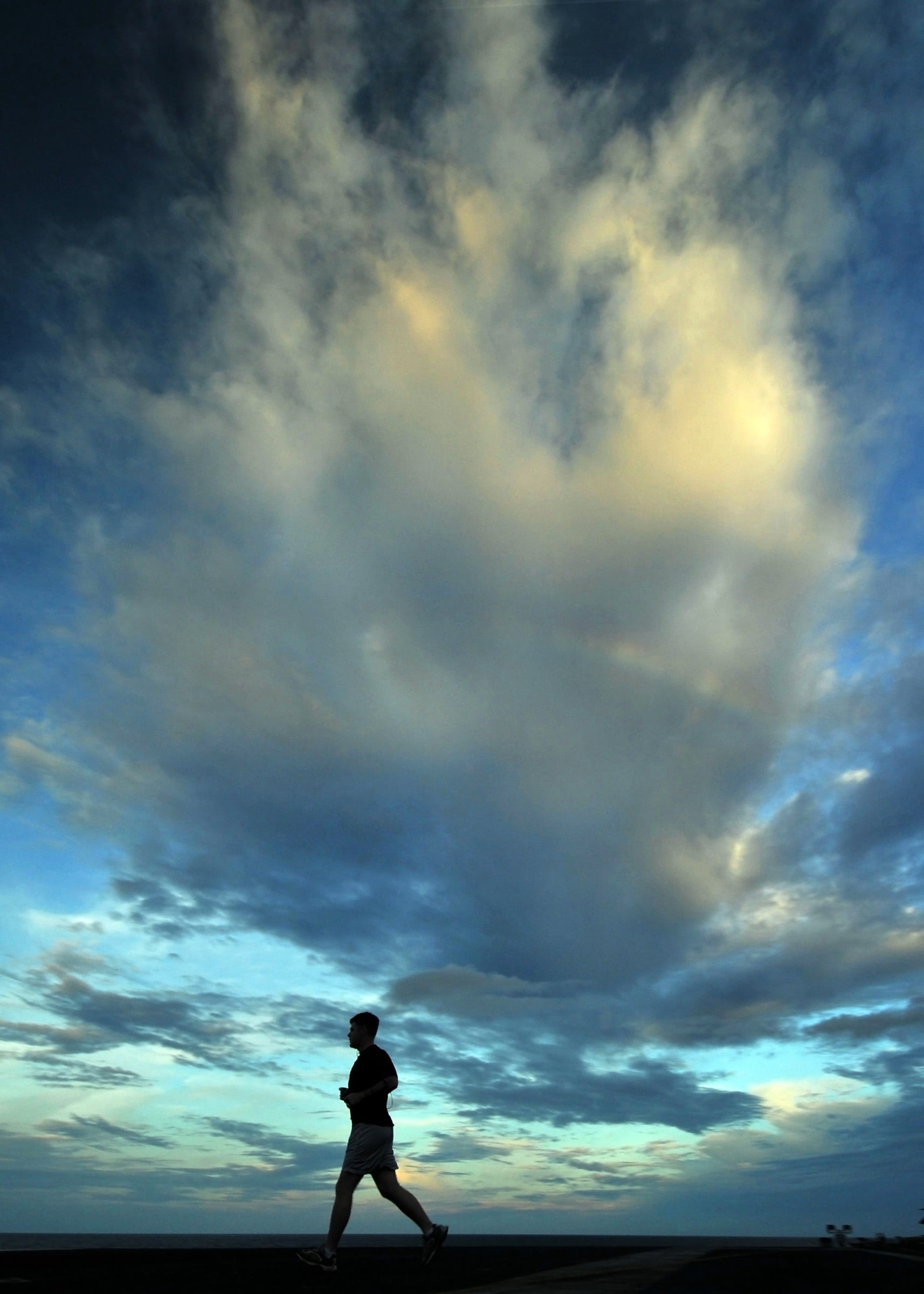 fitness, long distance, clouds, runner, ominous, silhouette, men, man, competition, child, outdoors, 1080P, standing, leisure activity, cross country, Phone HD Wallpaper