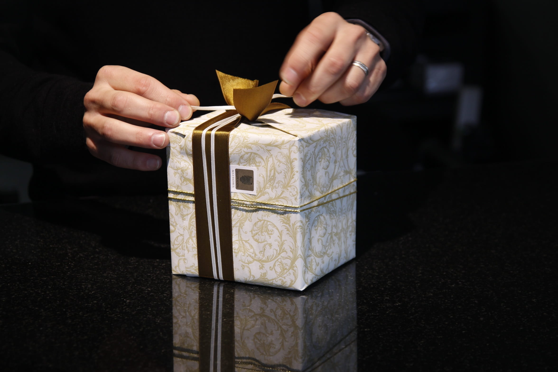 decoration, mystery, close-up, finger, finance, wishes, gold colored, person, wrapping paper, christmas shopping, birthday, give away, 1080P, s, wood - material, HD Wallpaper