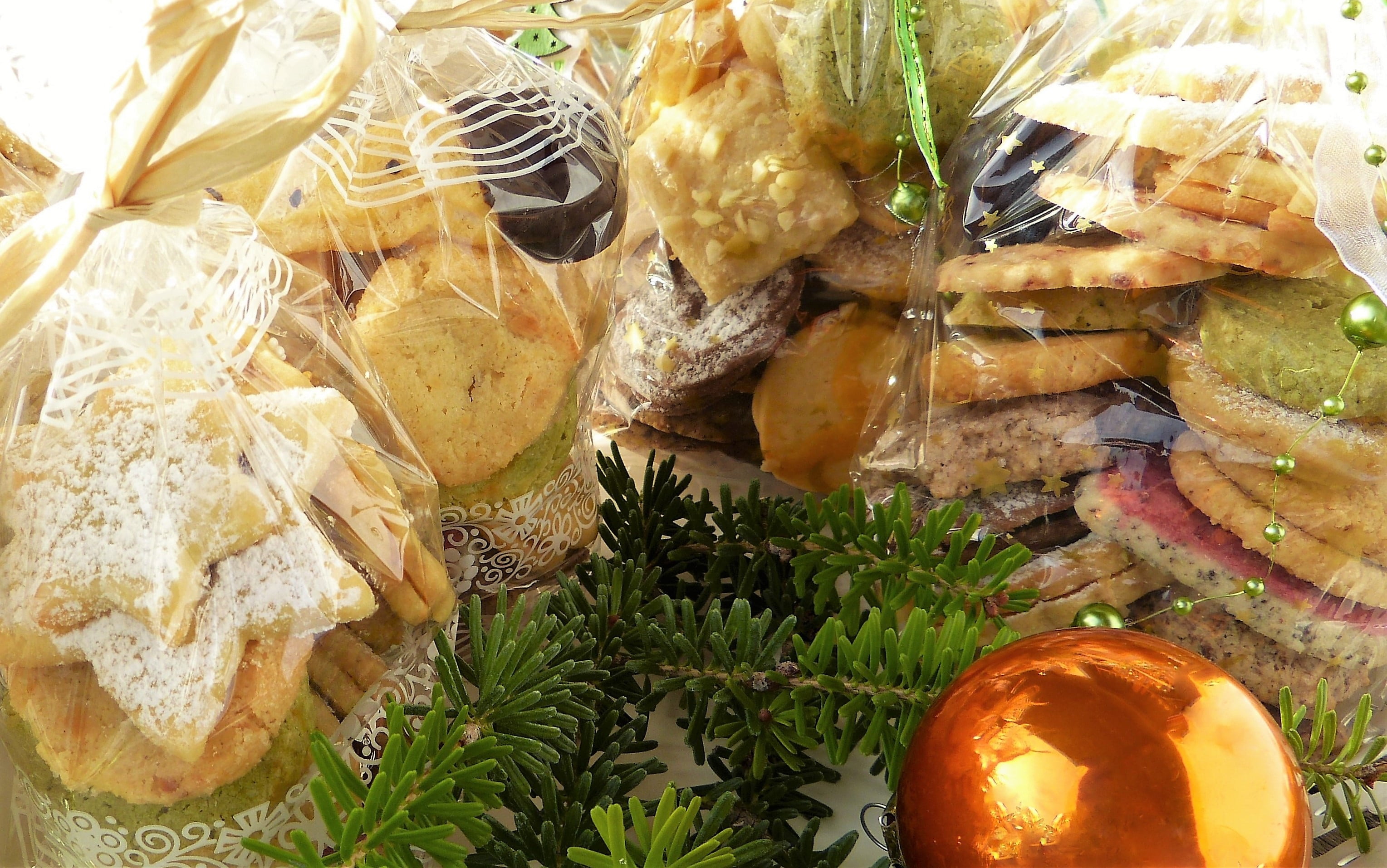 indoors, 2K, vegetable, green color, even baked, bread, day, bag, no people, ready-to-eat, give away, still life, nature, christmas baking, gifts, plant part, HD Wallpaper