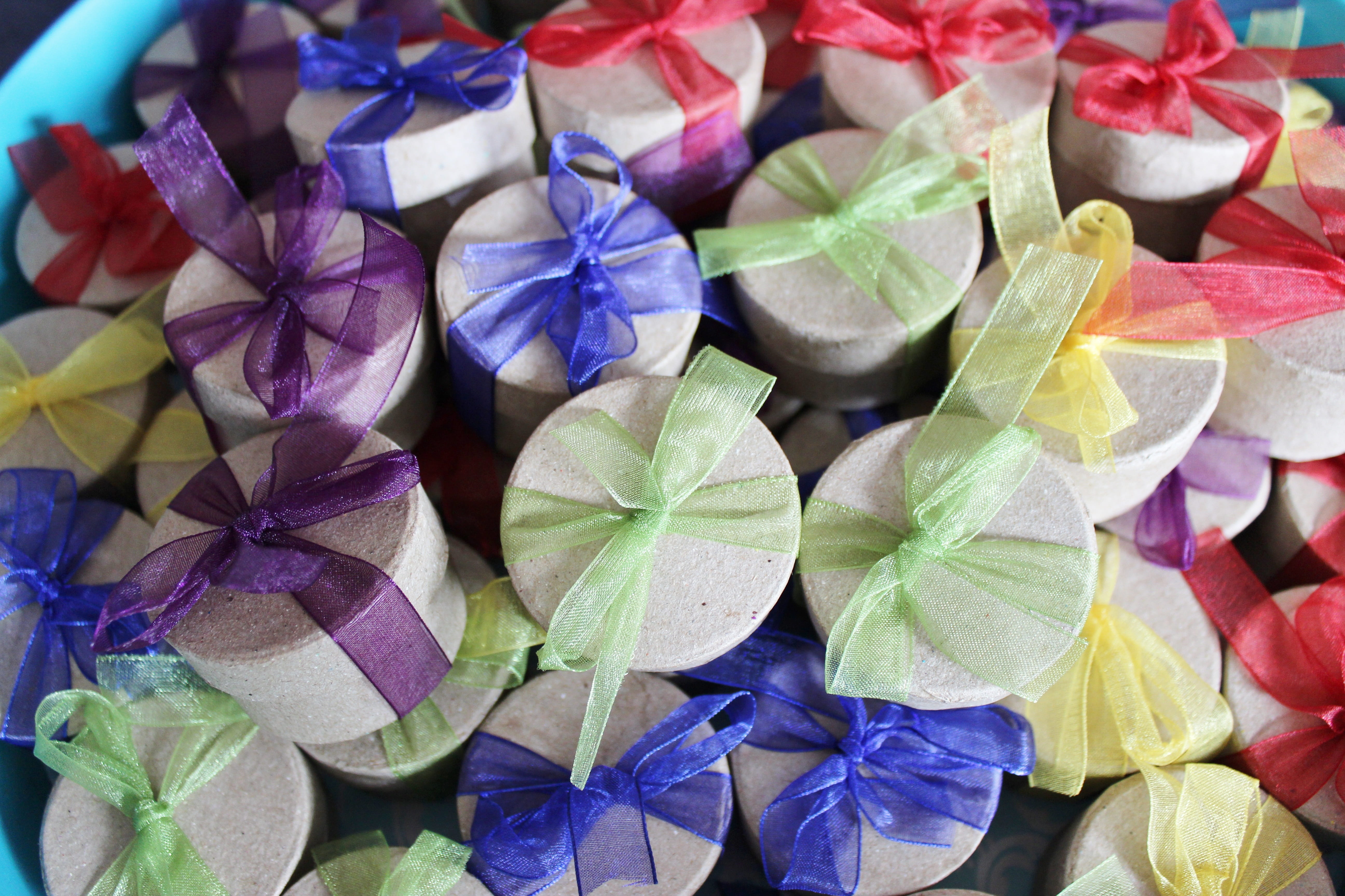craft, 5K, multi colored, creativity, day, full frame, blue, leaf, gifts, no people, indoors, made, pattern, packed, give away, backgrounds, packaging, HD Wallpaper
