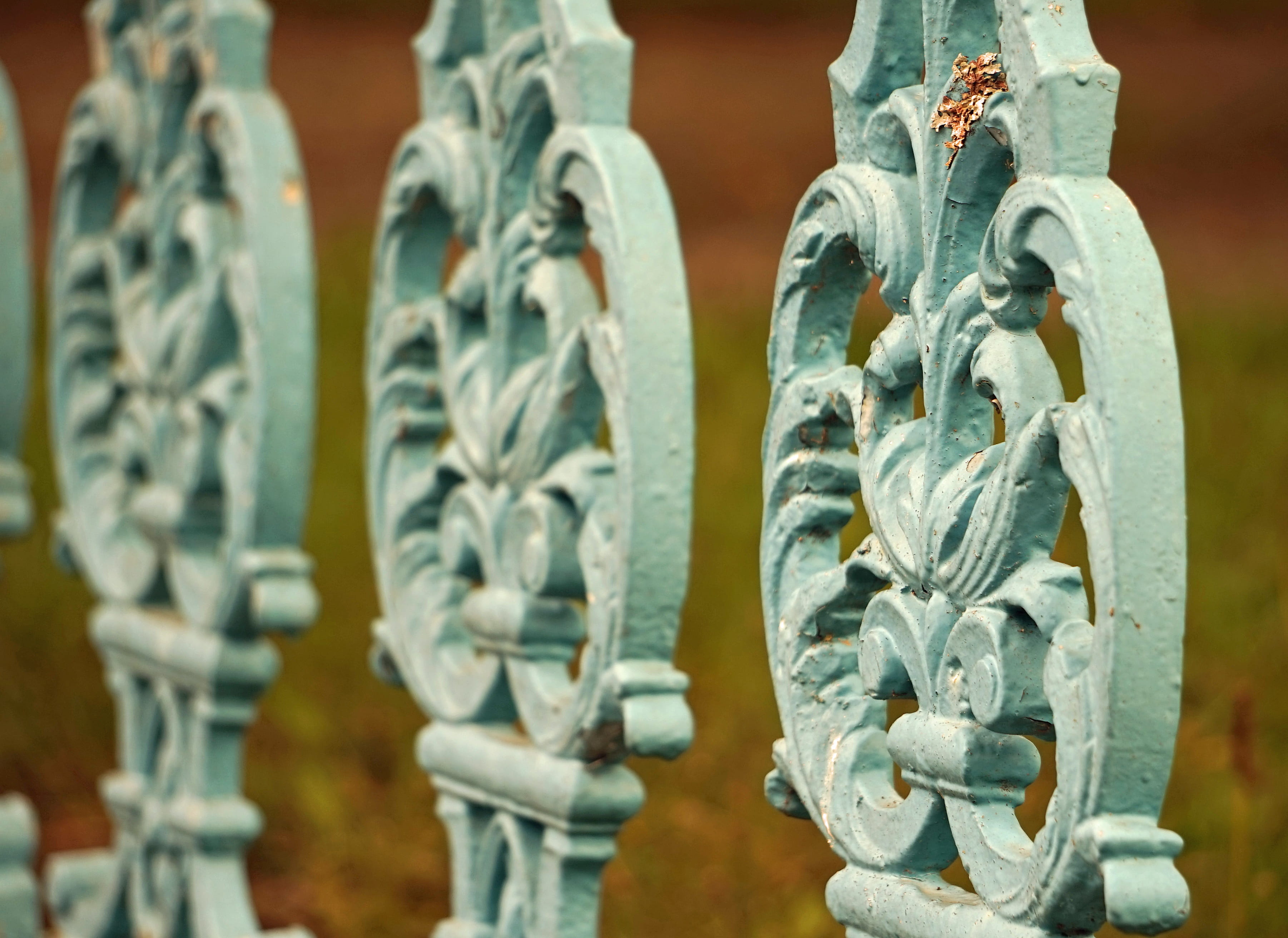 pattern, 2K, in a row, close-up, day, artfully, ornate, metal fence, creativity, verschnörkelt, human representation, no people, focus on foreground, outdoors, HD Wallpaper