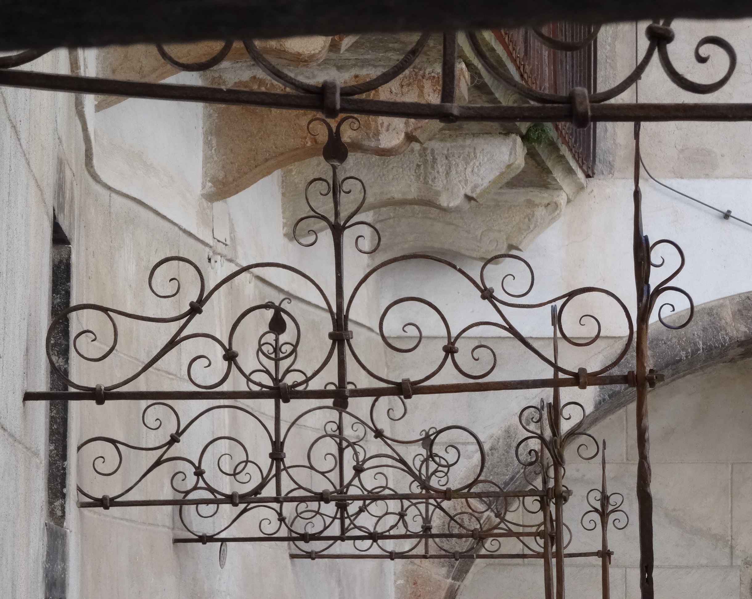 wall - building feature, building, no people, historically, railing, metal, balcony, outdoors, building exterior, jewellery, built structure, security, HD Wallpaper