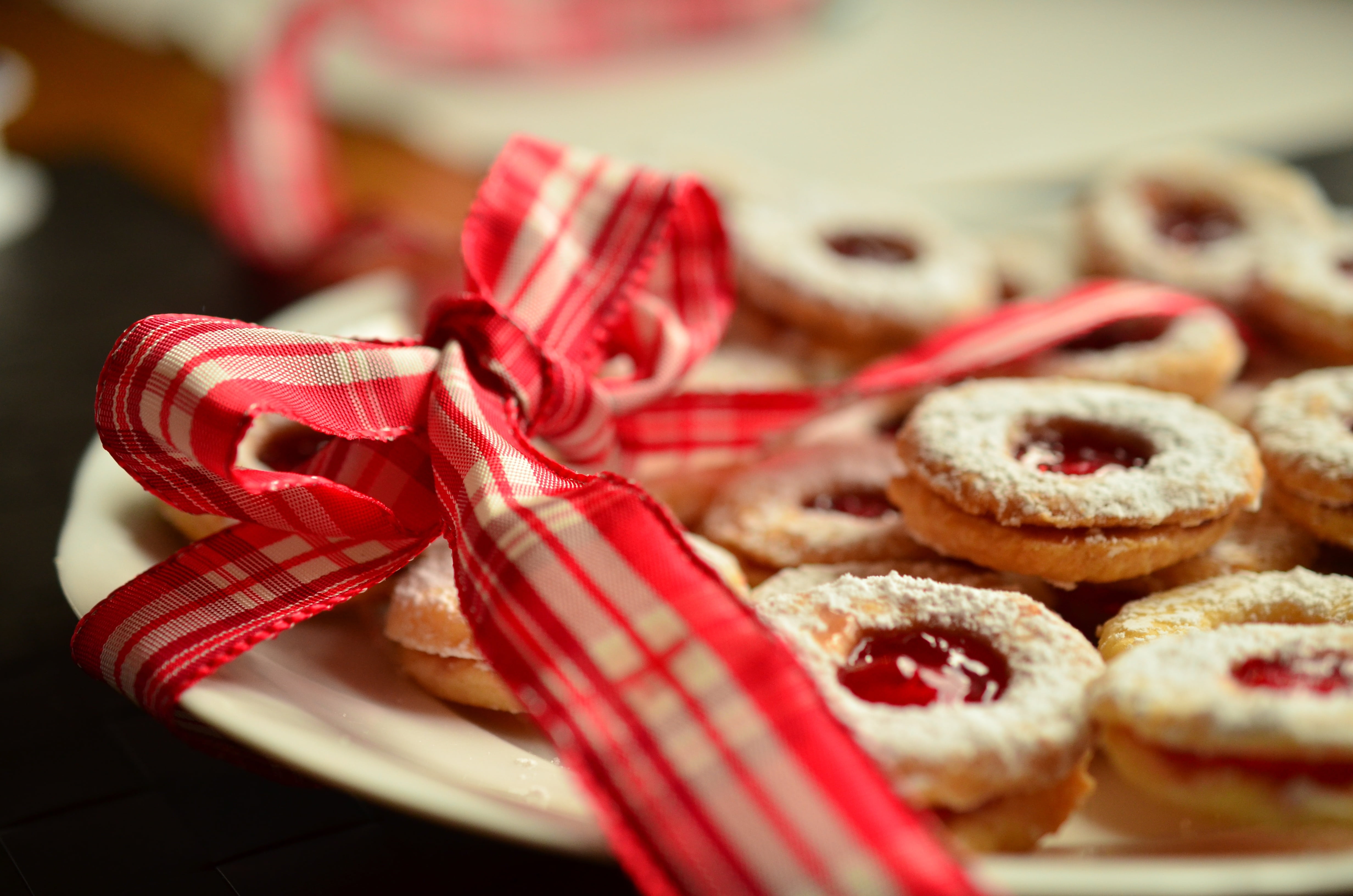 dessert, close-up, large group of objects, celebration, christmas, homemade, loop, baked pastry item, 4K, indulgence, cookie, no people, gift tape, freshness, HD Wallpaper