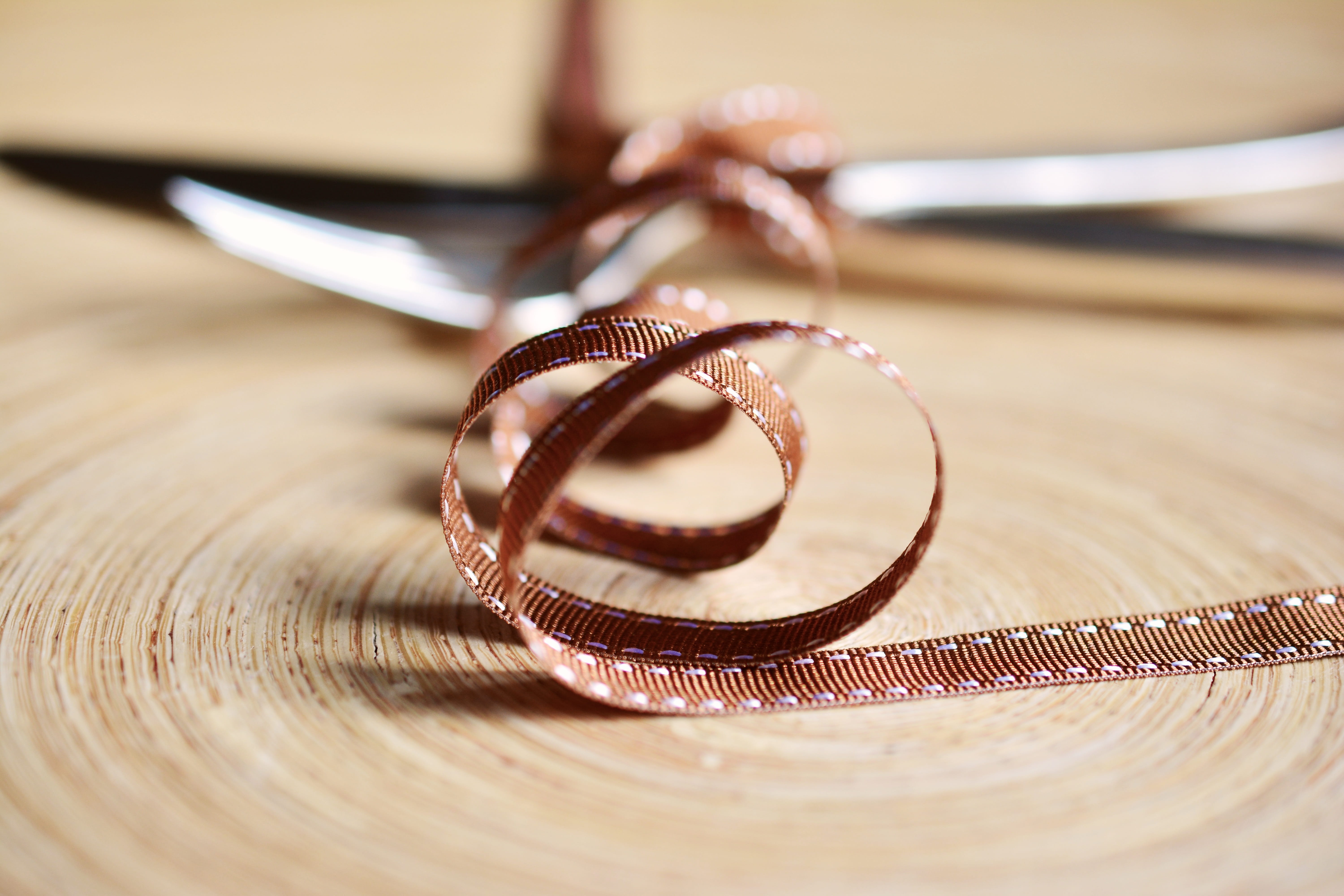 close-up, jewelry, no people, connection, wood - material, tied knot, focus on foreground, cable, invitation, metal, tied up, fork, cutlery, equipment, HD Wallpaper