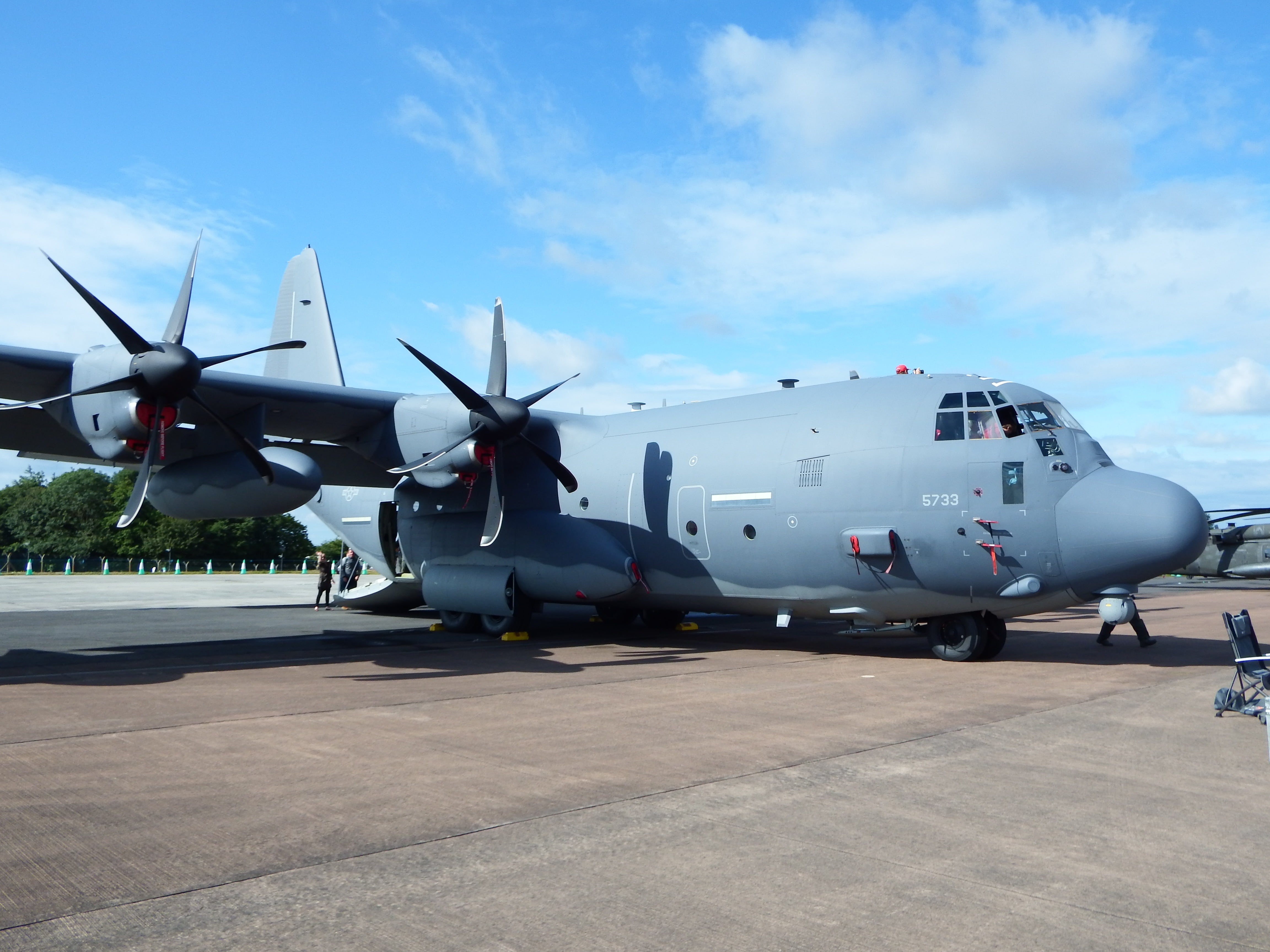 plane, 4K, stationary, mode of transportation, airplane, lockheed, air vehicle, airforce, cloud - sky, aeroplane, airport runway, airport, travel, hercules, HD Wallpaper