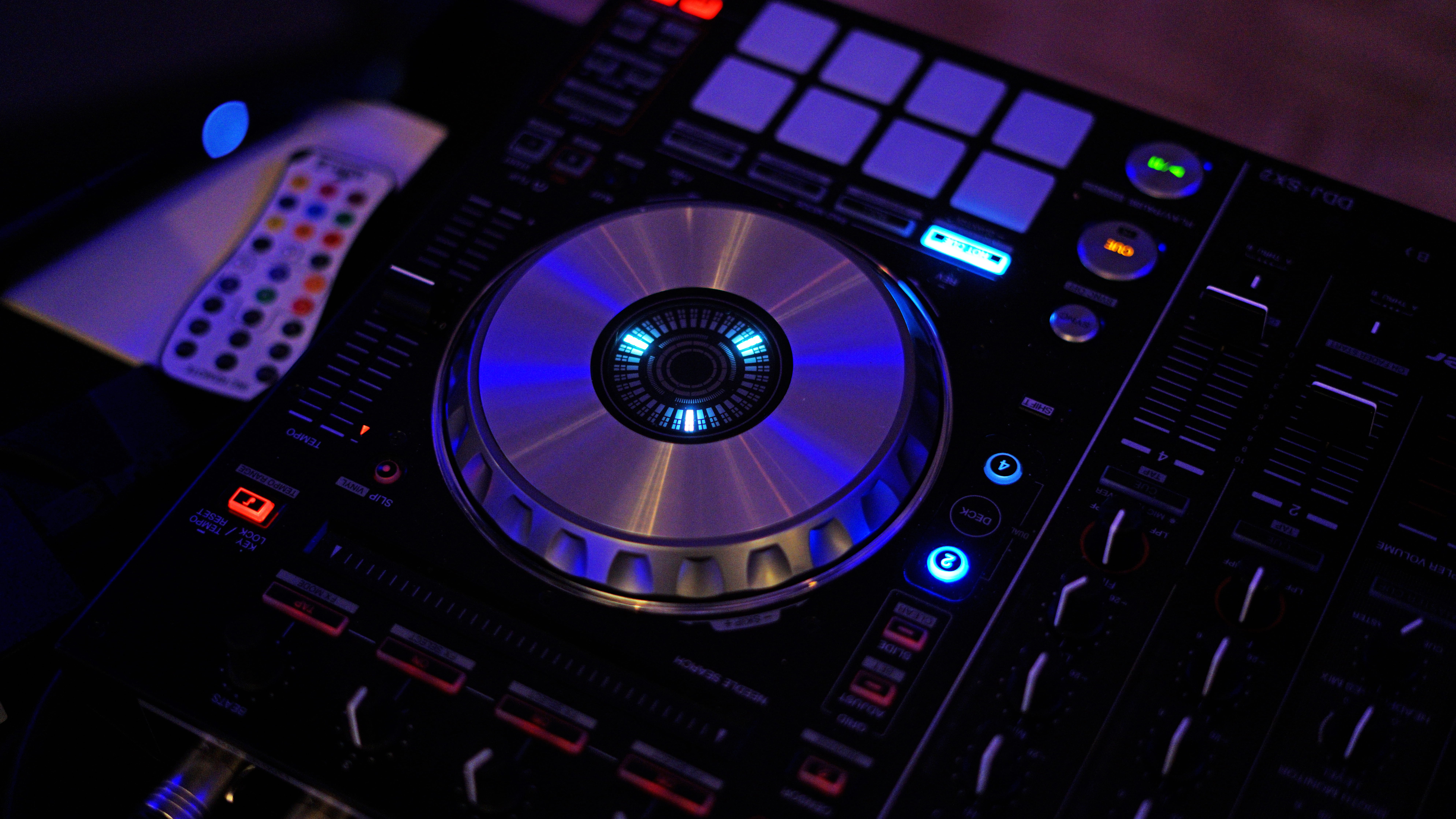 compact disc, backgrounds, electronics industry, equipment, controller, technology, keyboard, music buttons, music equipment, communication, nightlife, HD Wallpaper
