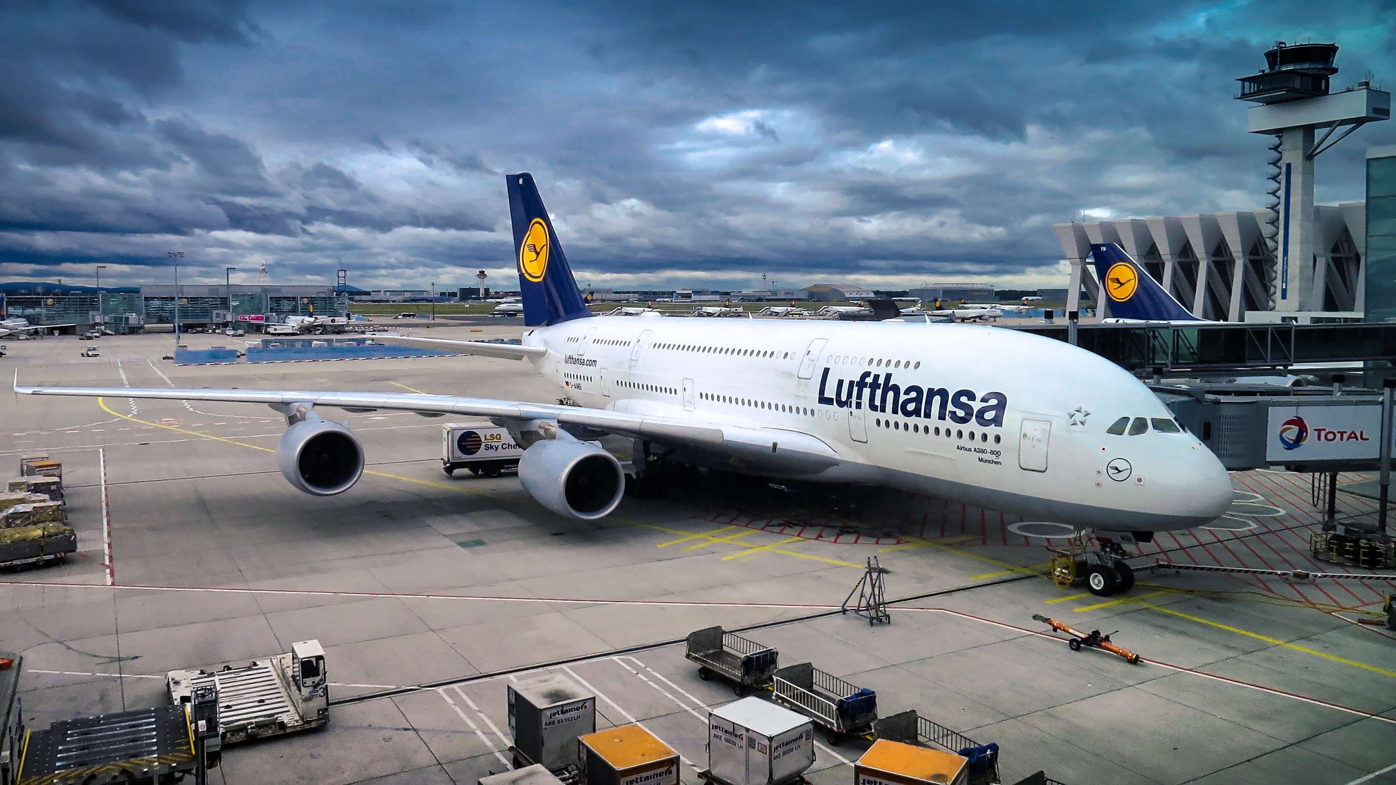 airplane, commercial airplane, fly, departure, environment, air vehicle, jet engine, runway, technology, industry, commercial, business, arrival, airliner, HD Wallpaper