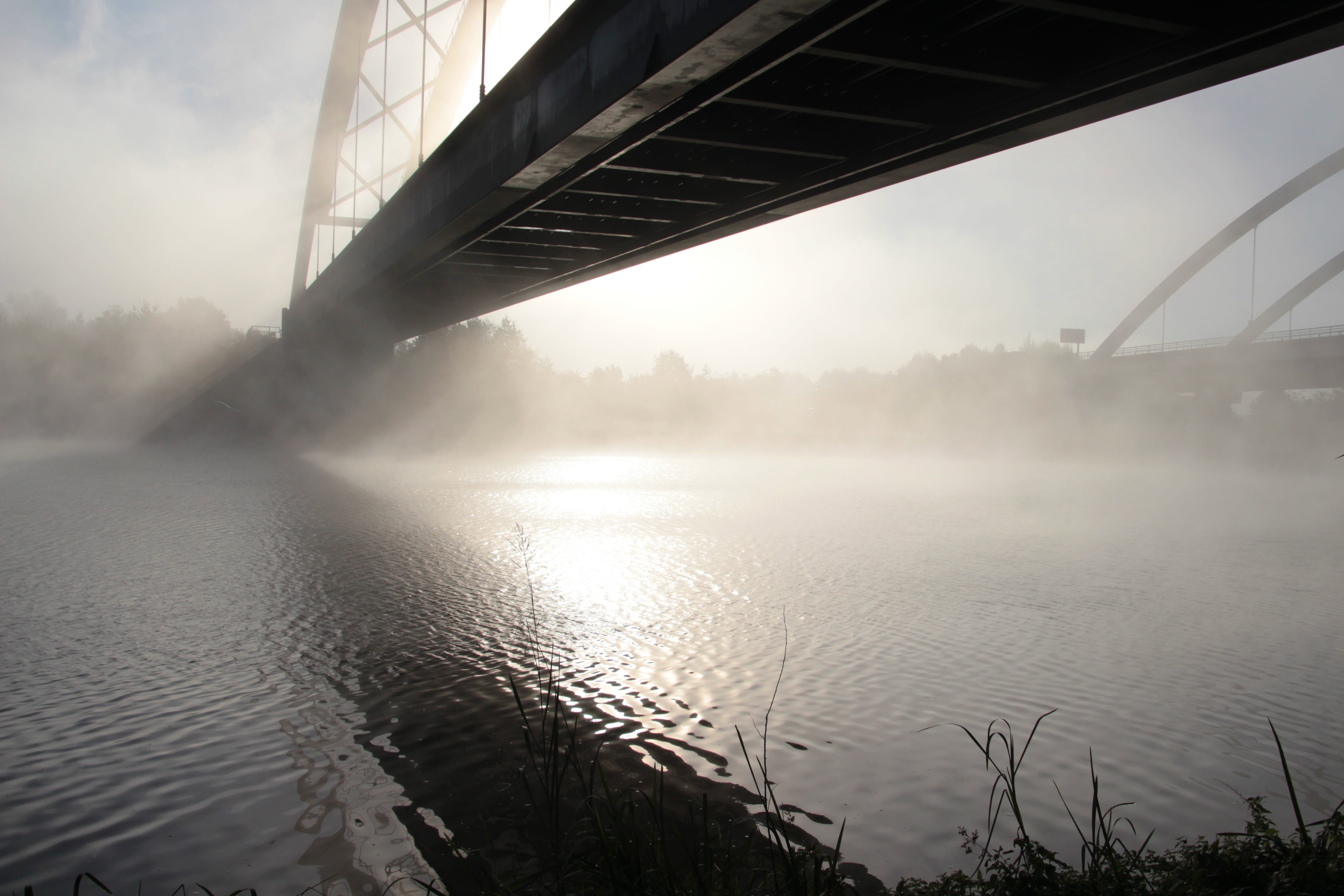 bridge - man made structure, tranquility, reflection, backlighting, no people, fog, sunlight, saarland, city, skyscraper, morning sun, mood, architecture, HD Wallpaper