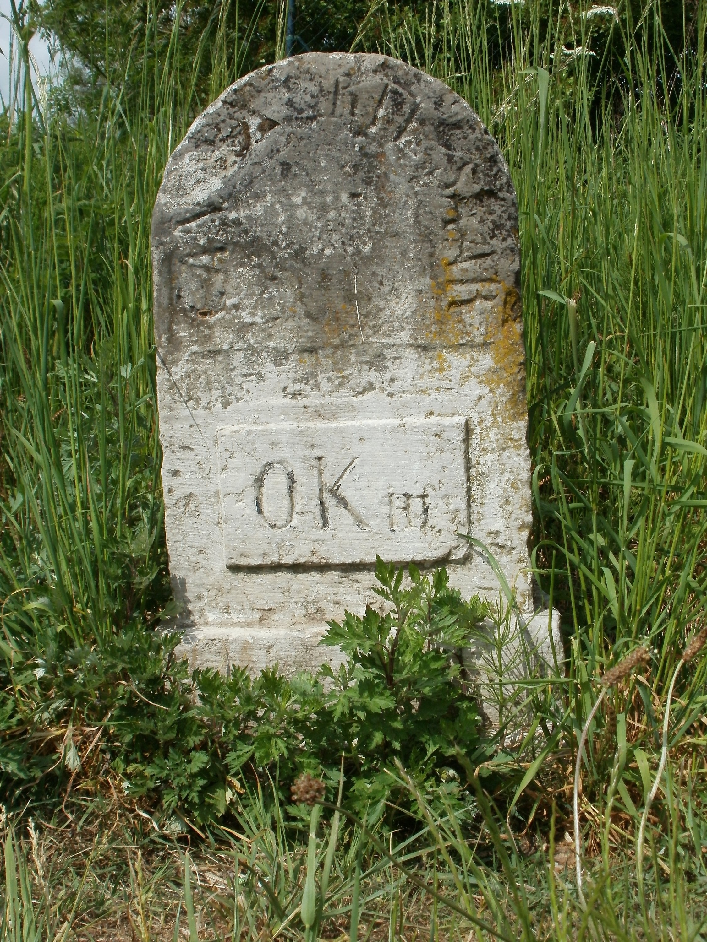nature, day, kilometer, sign, information, cemetery, texture, green color, river, field, weathered, tombstone, plant, growth, no people, solid, communication, Phone HD Wallpaper
