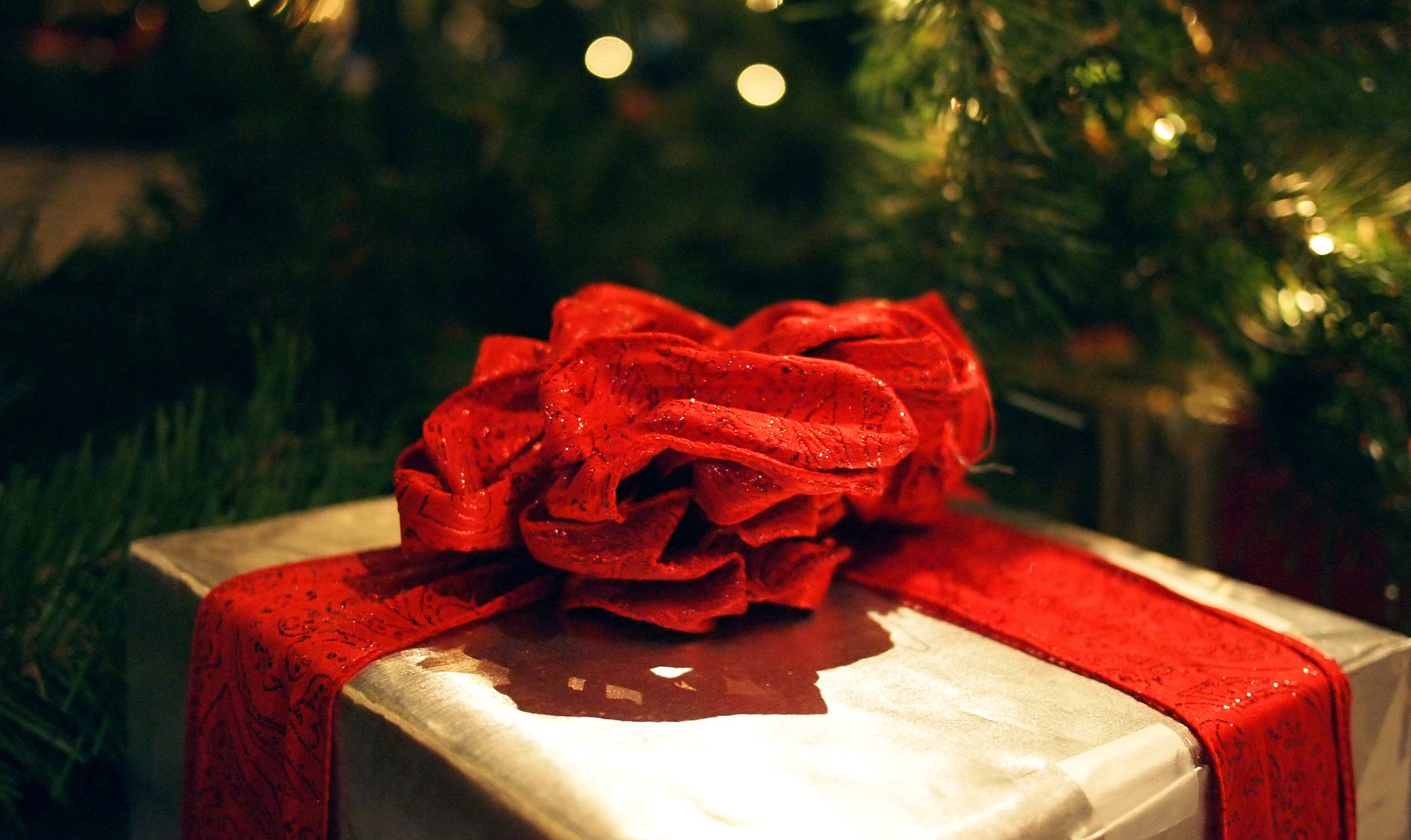 wood - material, new, season, ribbon, xmas, brown, tree, nature, seasonal, pine tree, red, christmas ornament, present, winter, event, year, focus on foreground, HD Wallpaper