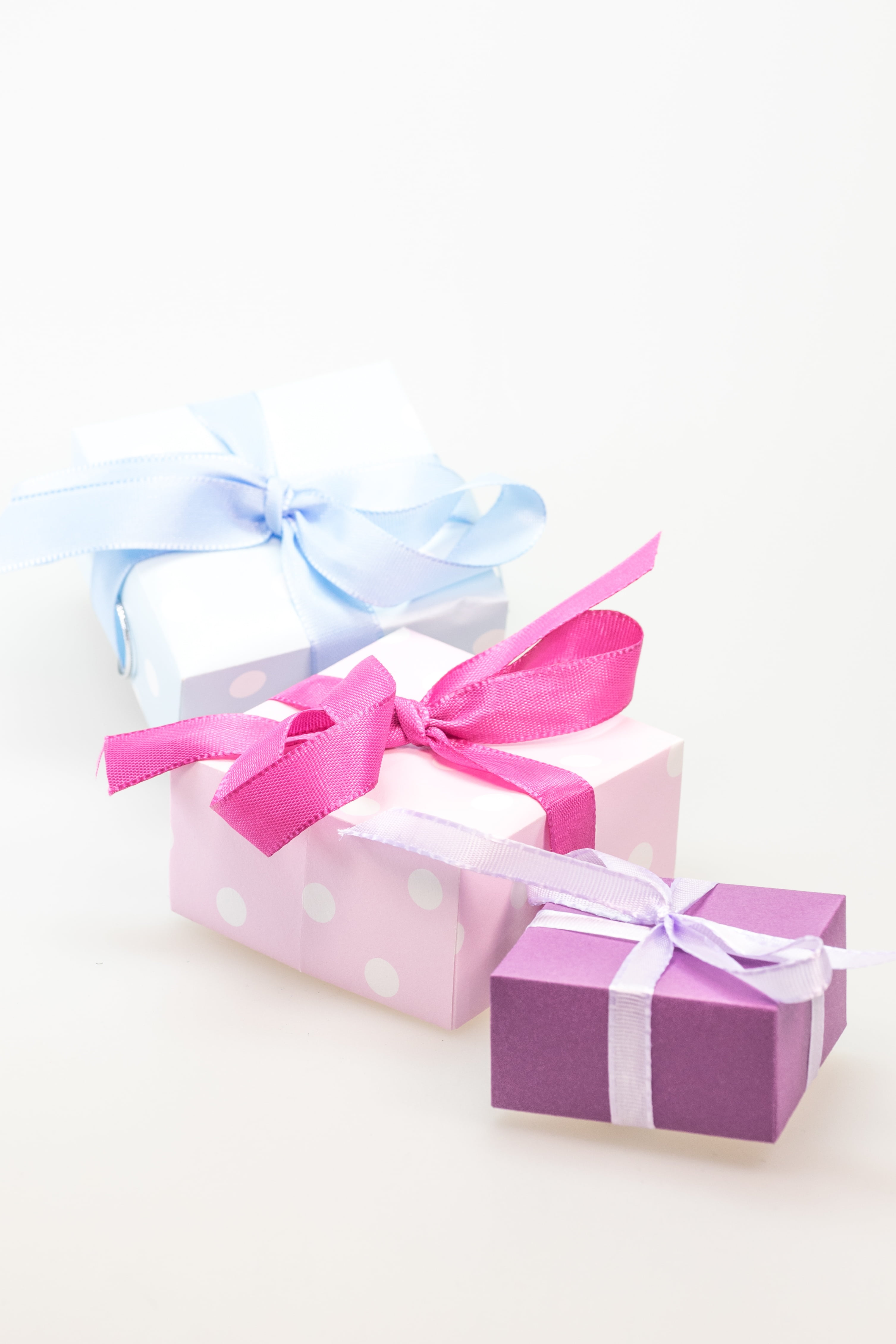 loop, festival, purple, bow, three, birthday present, color, container, surprise, box, assorted, ribbon, close-up, no people, made, ribbon - sewing item, Phone HD Wallpaper