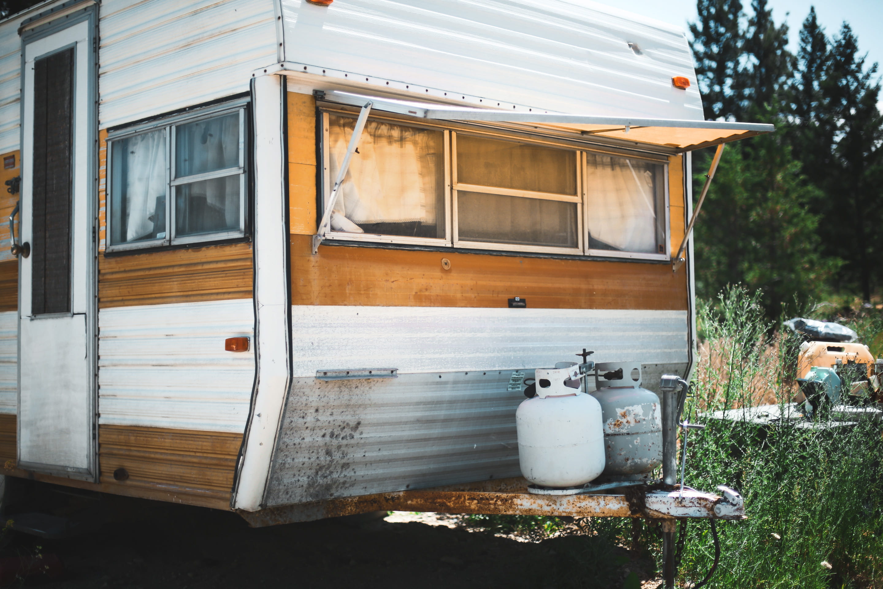 outdoors, architecture, propane, trailer, brown, container, two, travel, glass - material, household equipment, built structure, plant, wood - material, HD Wallpaper