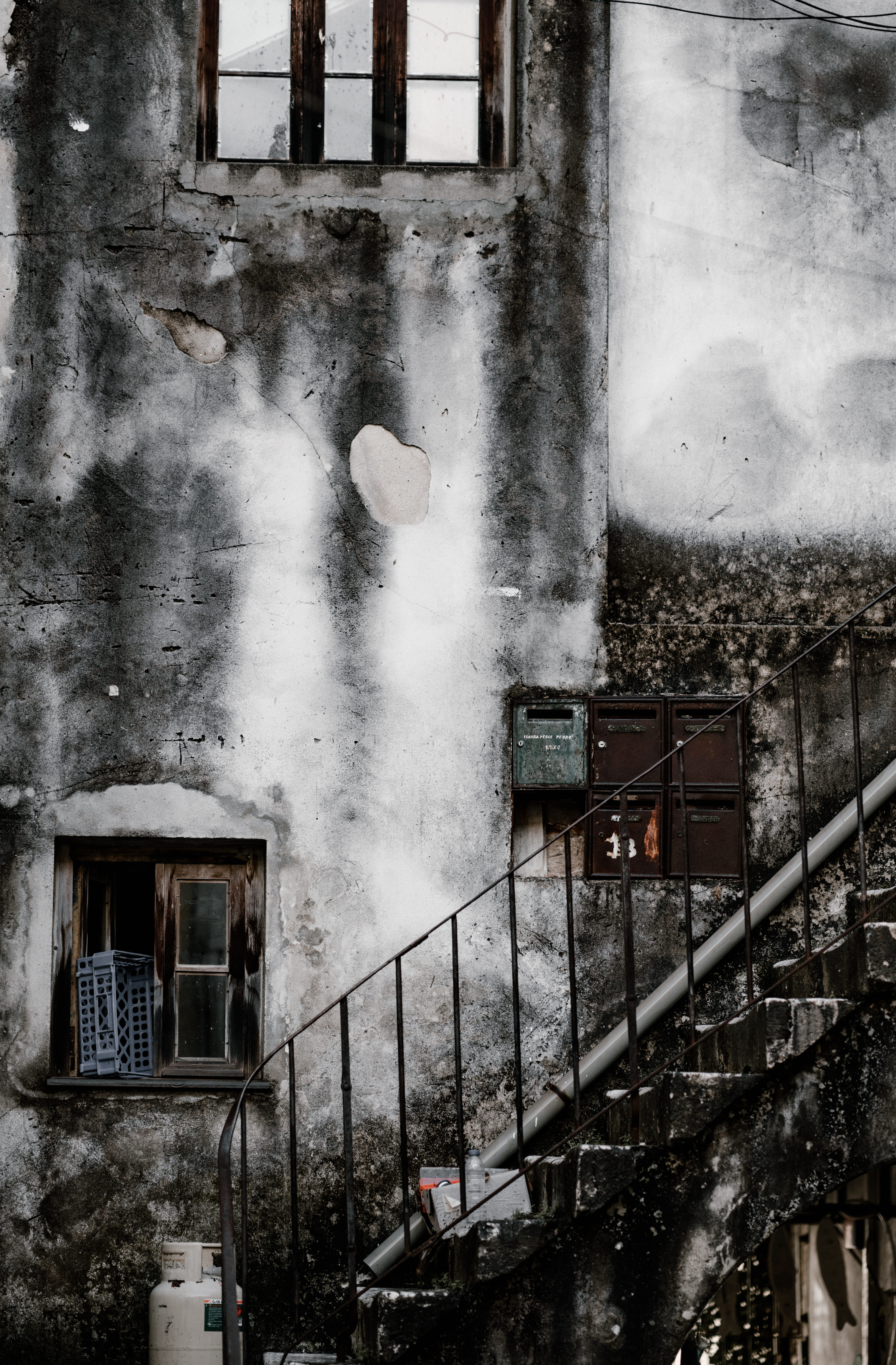 railing, grunge, building exterior, building, letterbox, water, 8K, textured, window, architecture, outdoors, obsolete, tank, day, smoke - physical structure, Phone HD Wallpaper