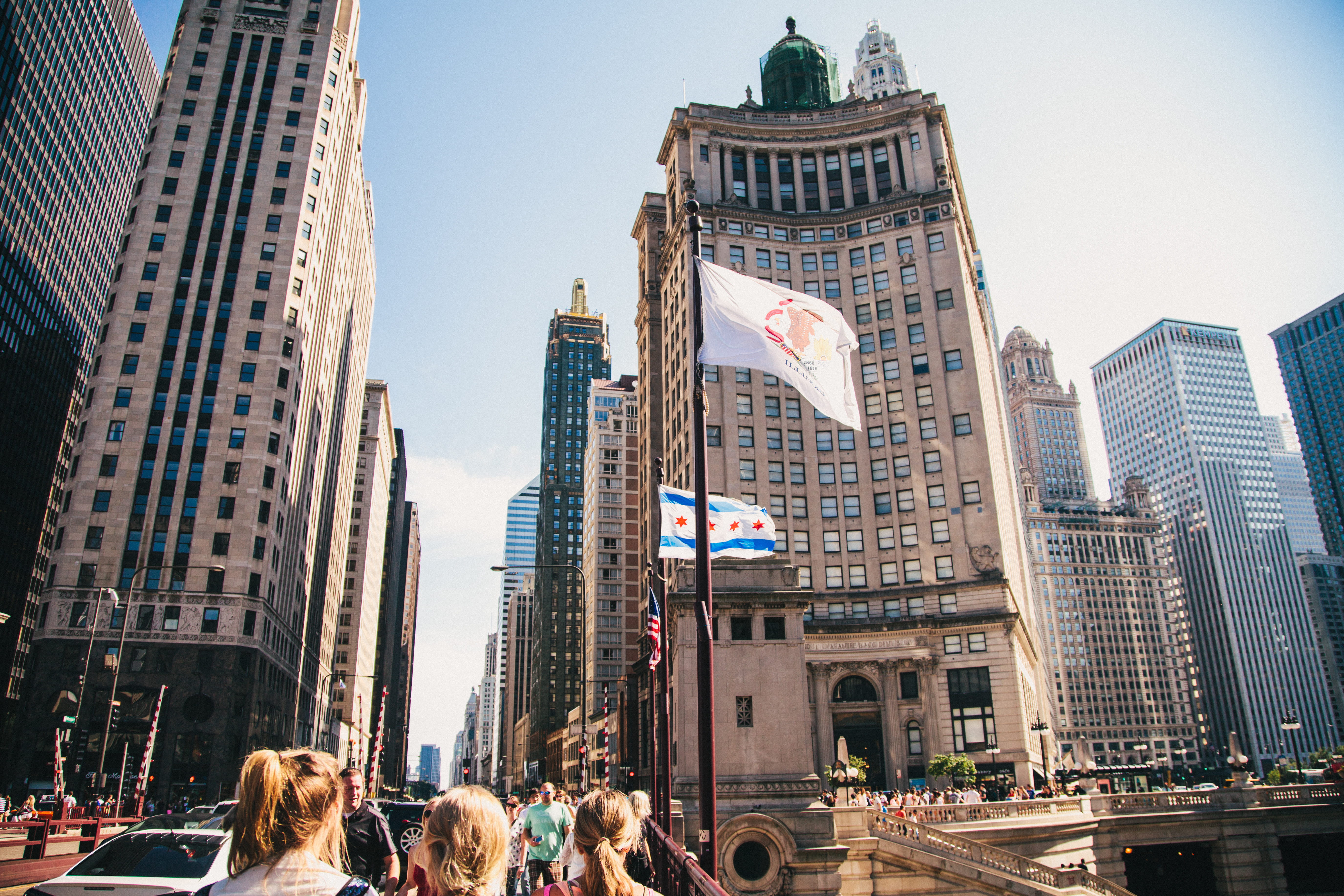 city, financial district, office building exterior, chicago, travel, women, 5K, city life, group of people, nature, vsco, skyscraper, united states, built structure, HD Wallpaper