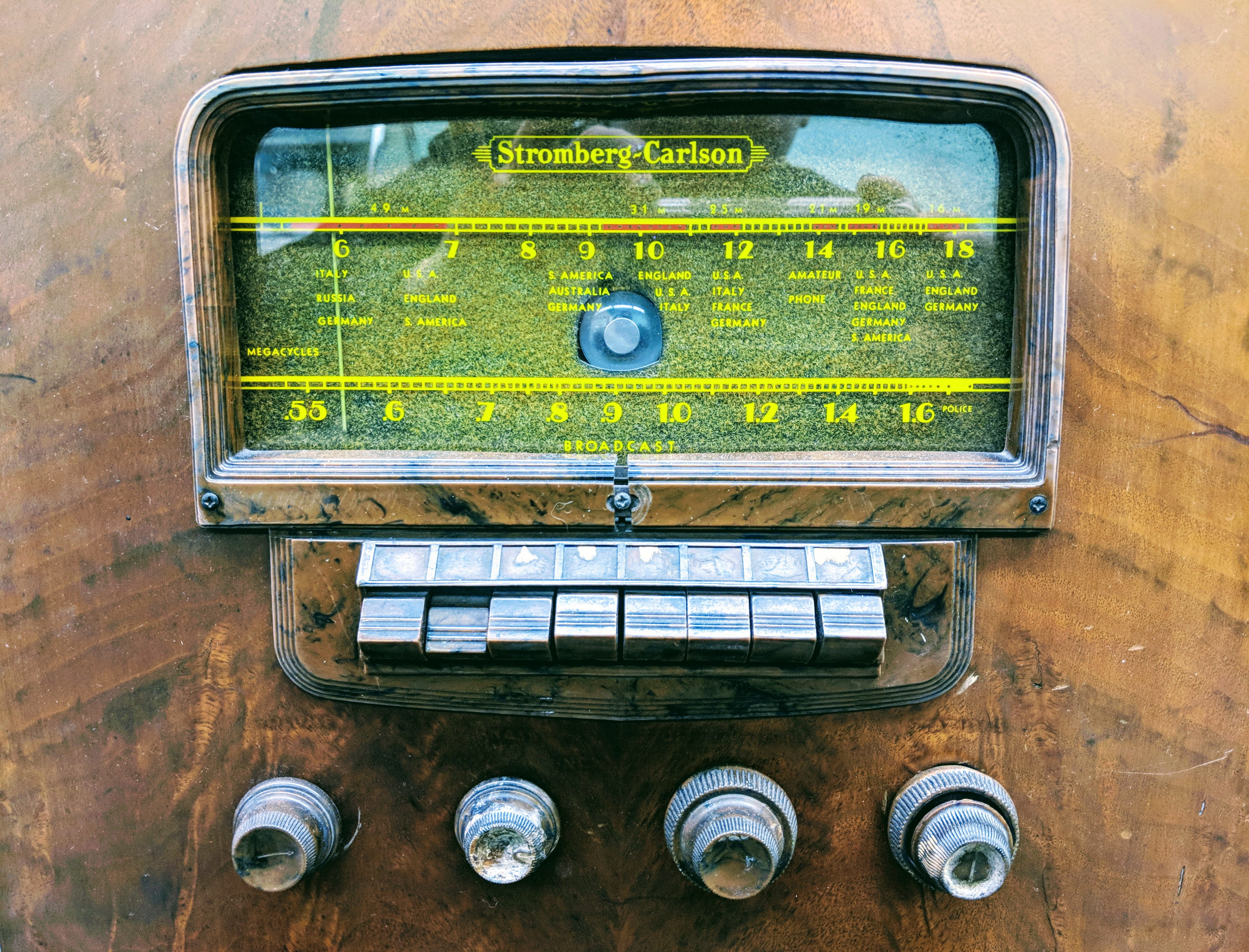 obsolete, radio, no people, transparent, day, yellow, wood - material, 4K, indoors, mode of transportation, metal, vintage, united states, 400 w dundee rd, HD Wallpaper