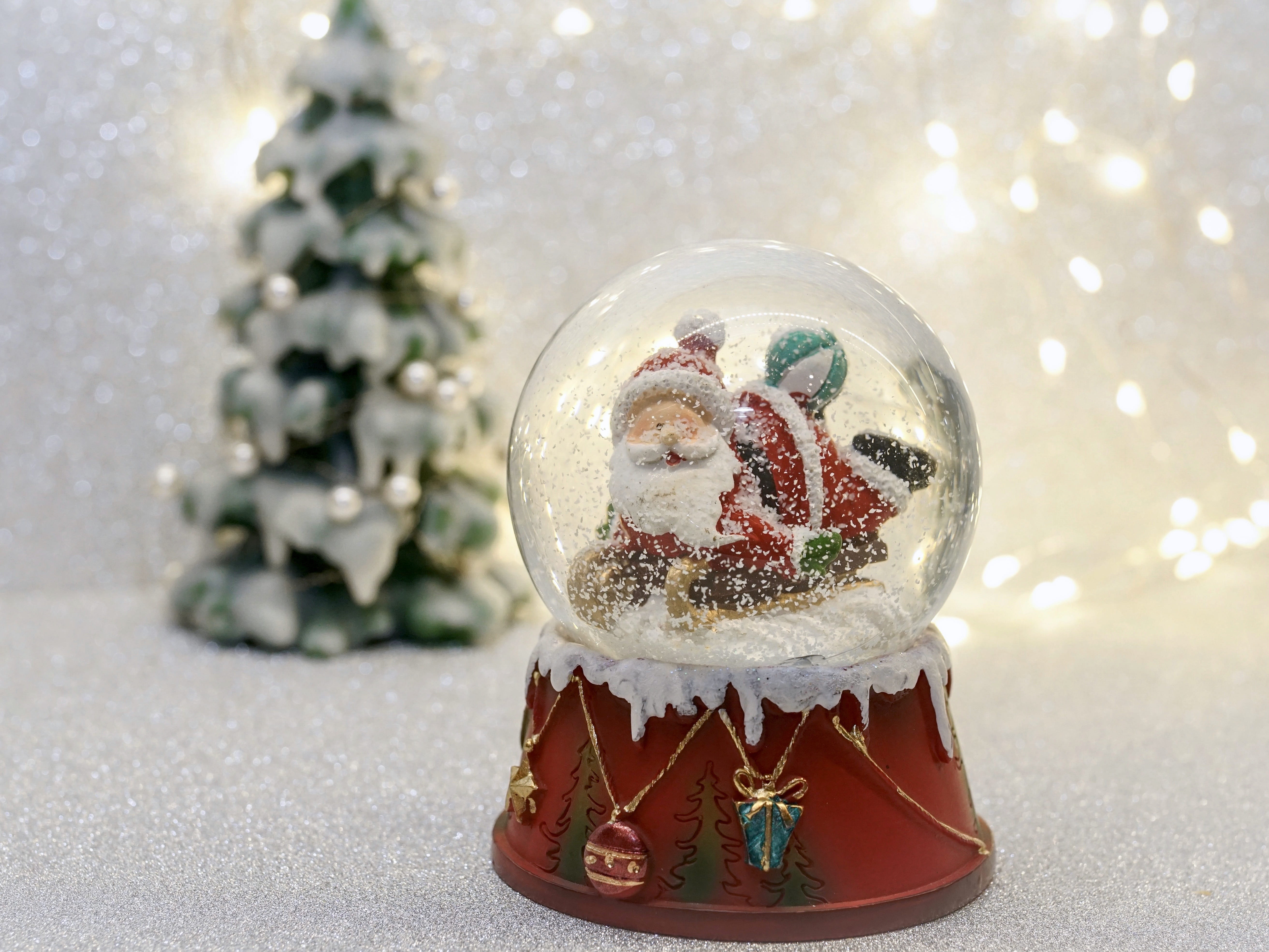 atmospheric, holiday, focus on foreground, fun, christmas, christmas card, atmosphere, christmas time, indoors, cold temperature, table, christmas ornament, HD Wallpaper