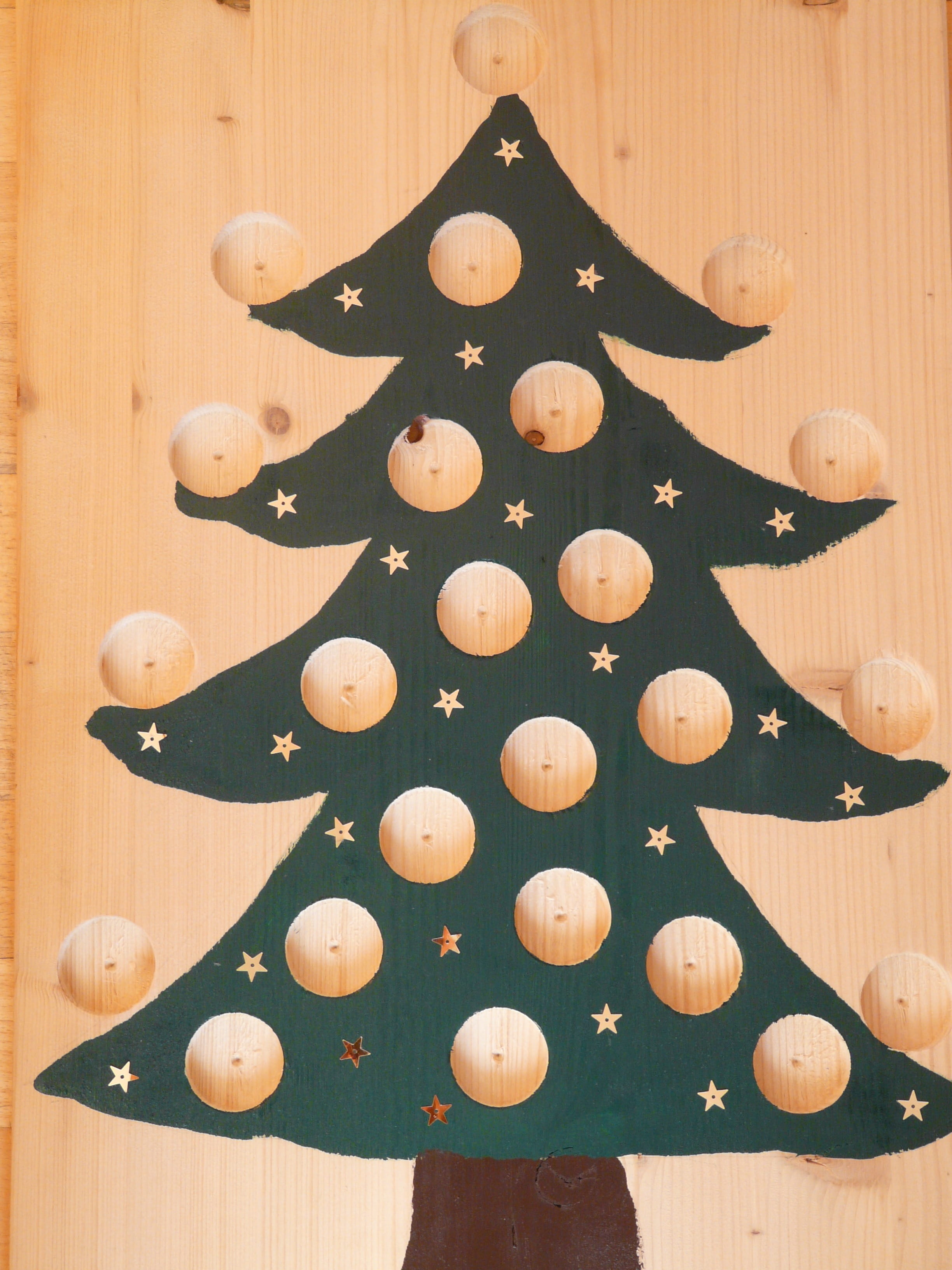 brown, wood - Material, no People, shape, food, holiday, decoration, cultures, table, Christmas Tree, celebration, indoors, art and craft, pattern, christmas, Phone HD Wallpaper