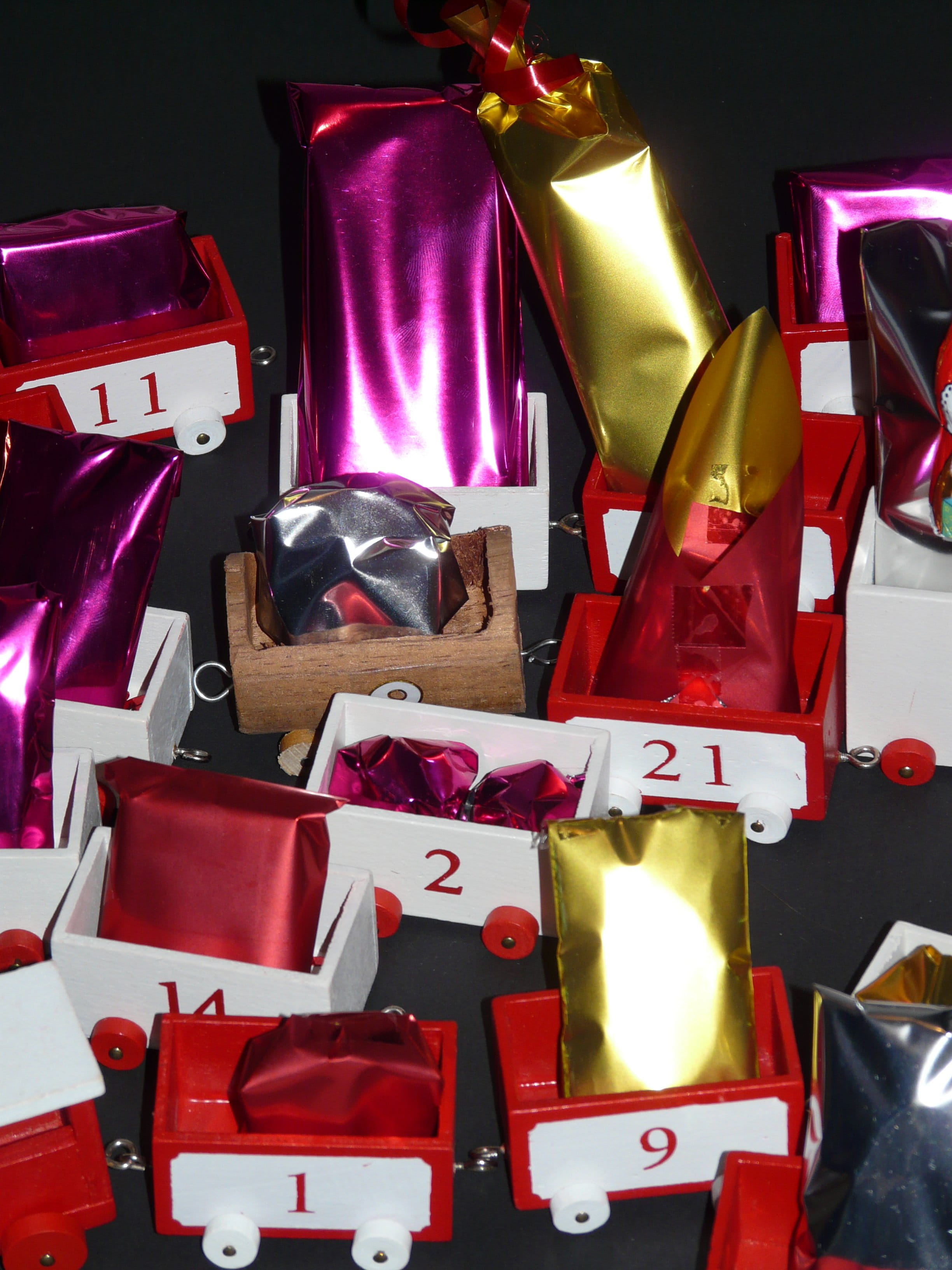 train, gifts, gift box, surprise, sparkle, christmas present, packed, large group of objects, gift, indoors, christmas ornament, celebration, decoration, Phone HD Wallpaper