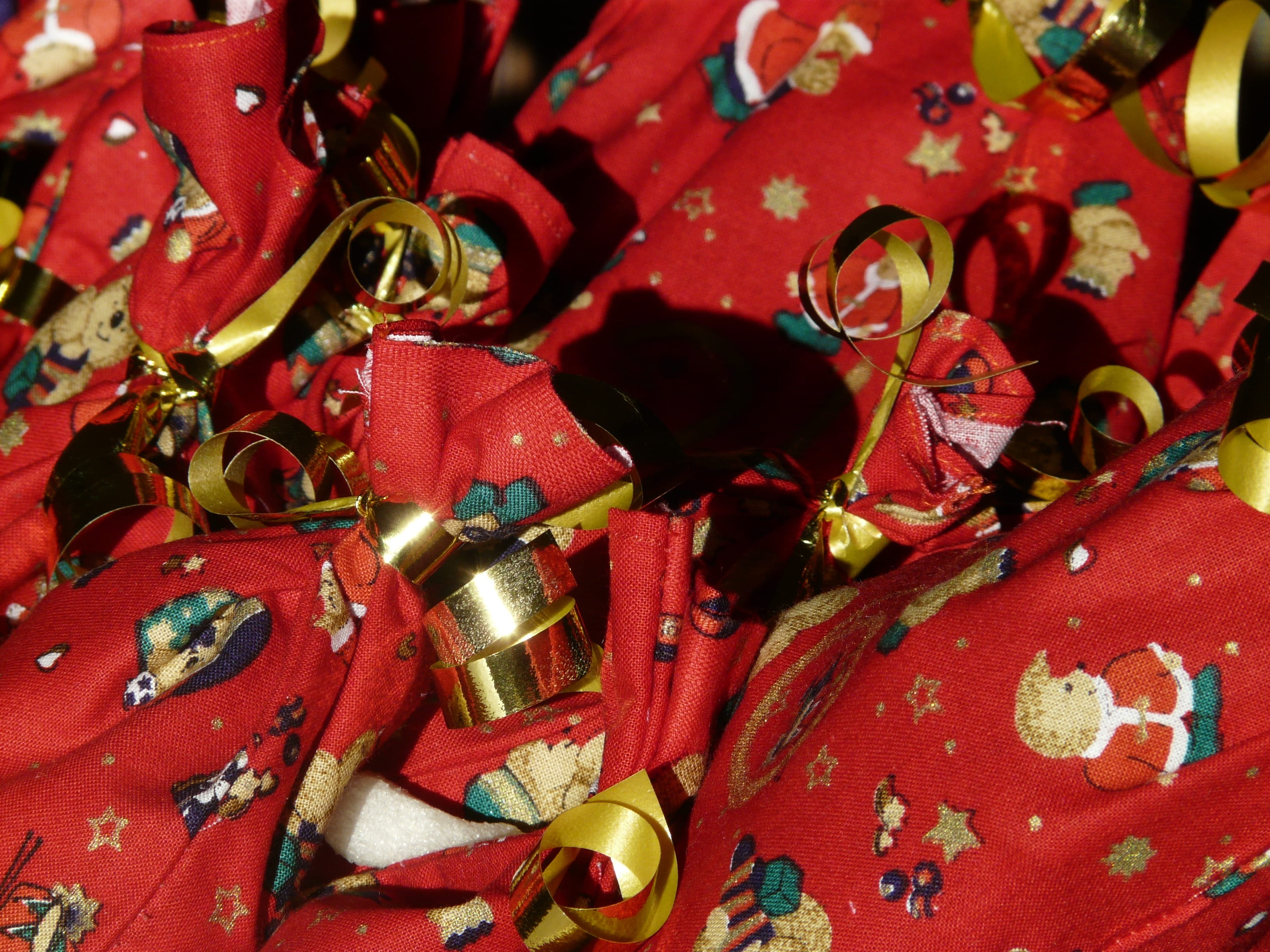 indoors, no people, Packed, Advent Calendar, event, still life, paint, bag, gold Colored, cultures, full frame, large group of objects, red, christmas decoration, HD Wallpaper