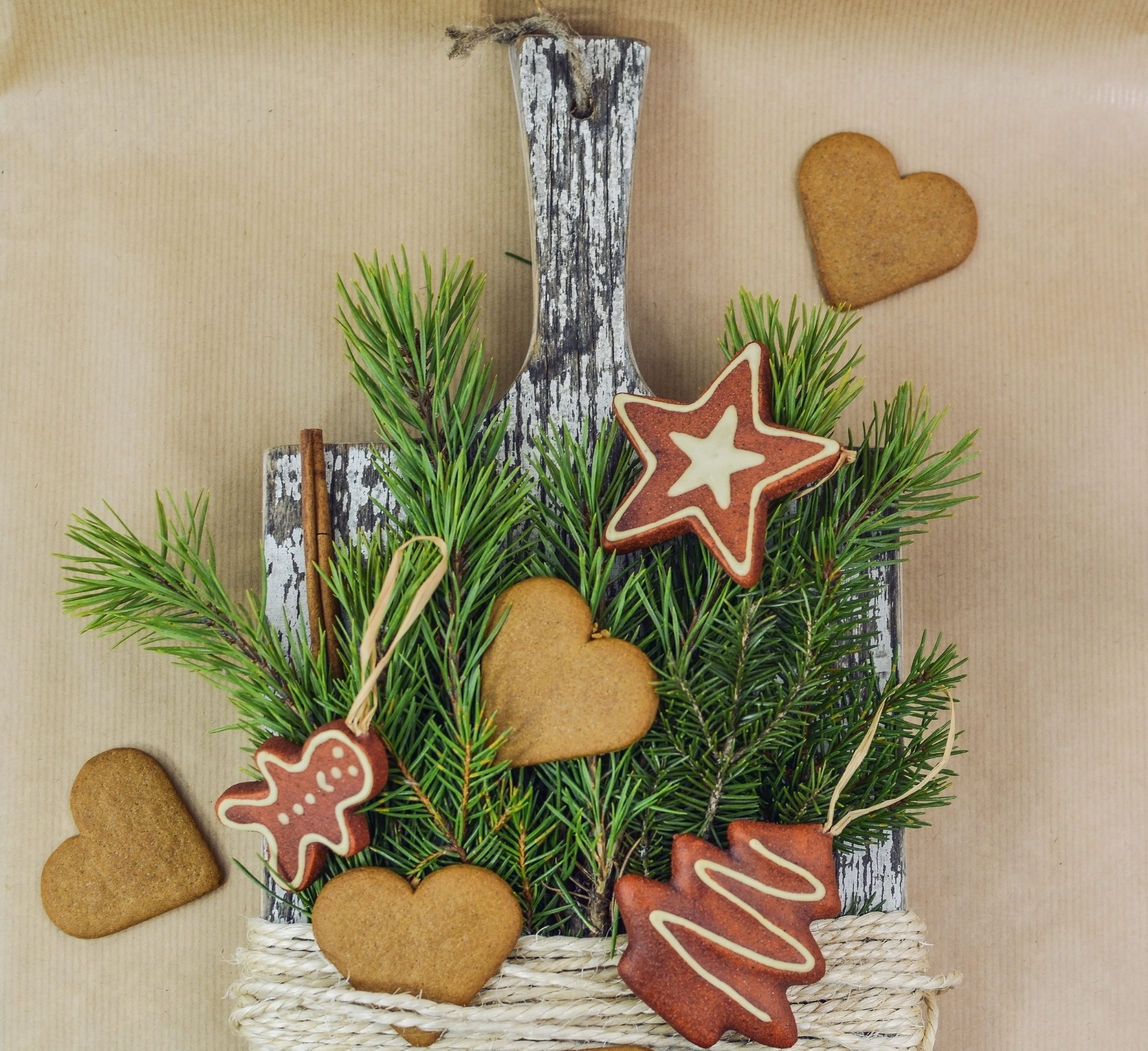 star, biscuit, christmas tree, festive, rustic, cutting board, pine tree, star shape, wood, creativity, pine, cookies, nature, spruce, traditional, decorated, HD Wallpaper