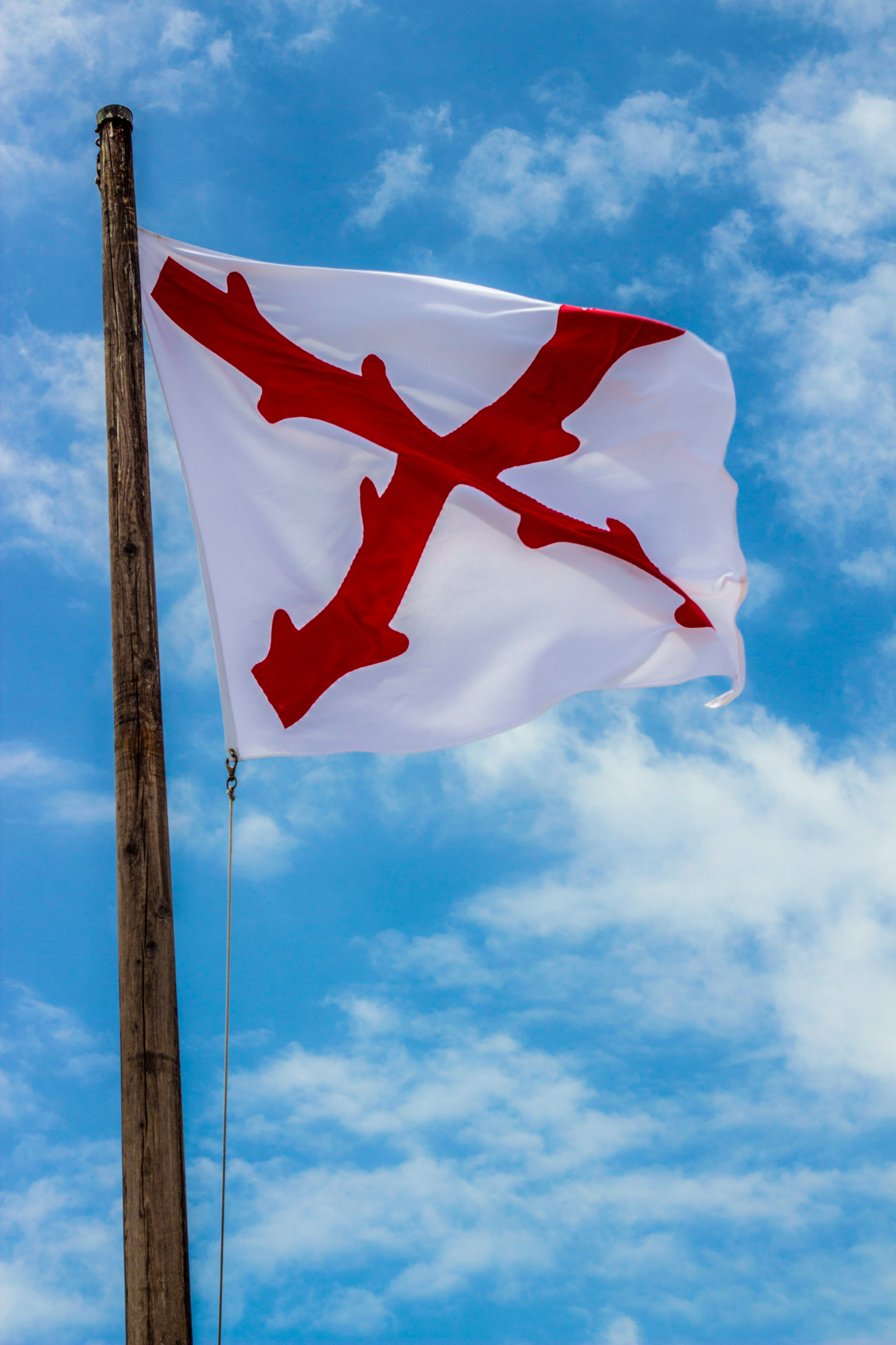 outdoors, waving, castillo, flag, san, patriotism, environment, white, pride, cloud, cloud - sky, national icon, photo, shape, nature, wind, de, white color, Phone HD Wallpaper